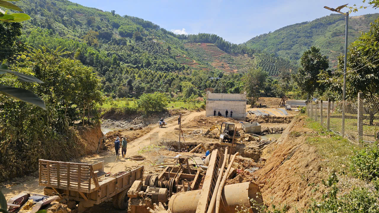 Chạy đua th&ocirc;ng đường nơi v&ugrave;ng cao Kh&aacute;nh H&ograve;a trước Tết- Ảnh 2.