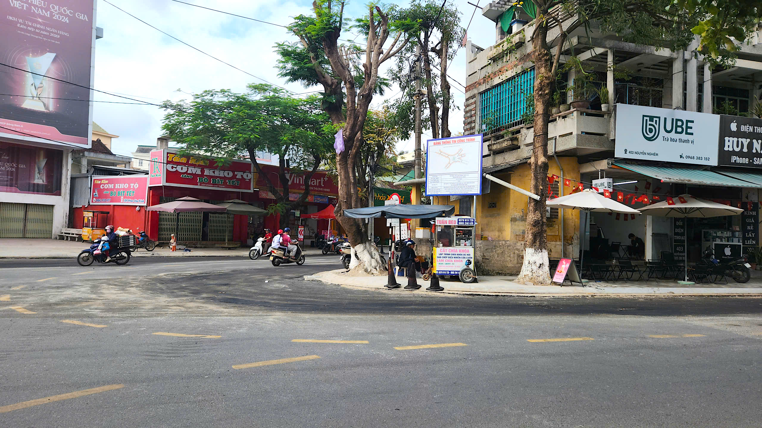 Xuy&ecirc;n đ&ecirc;m thảm nhựa mở rộng n&uacute;t giao ng&atilde; 5 ở Quảng Ng&atilde;i, đảm bảo lưu th&ocirc;ng dịp Tết- Ảnh 8.