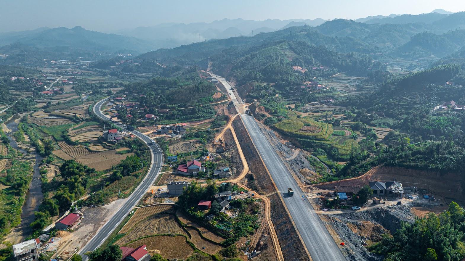 Sẵn s&agrave;ng đưa cao tốc Hữu Nghị - Chi Lăng v&agrave;o khai th&aacute;c tạm dịp Tết- Ảnh 1.