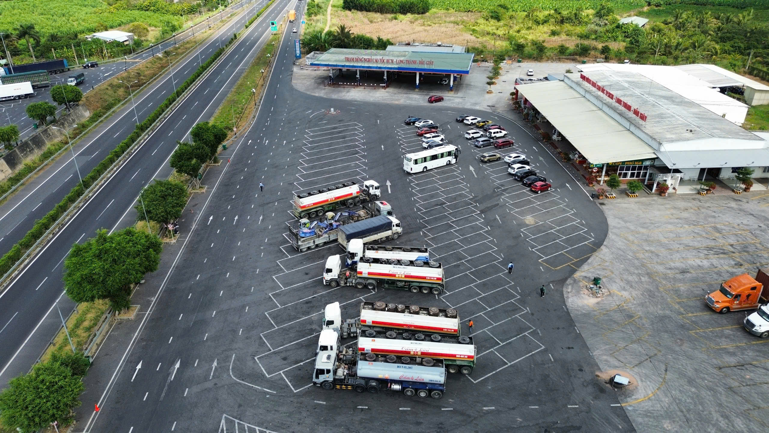 Th&aacute;o gỡ kh&oacute; khăn, đảm bảo nguồn cung xăng dầu tr&ecirc;n cao tốc TP.HCM - Long Th&agrave;nh - Dầu Gi&acirc;y- Ảnh 1.