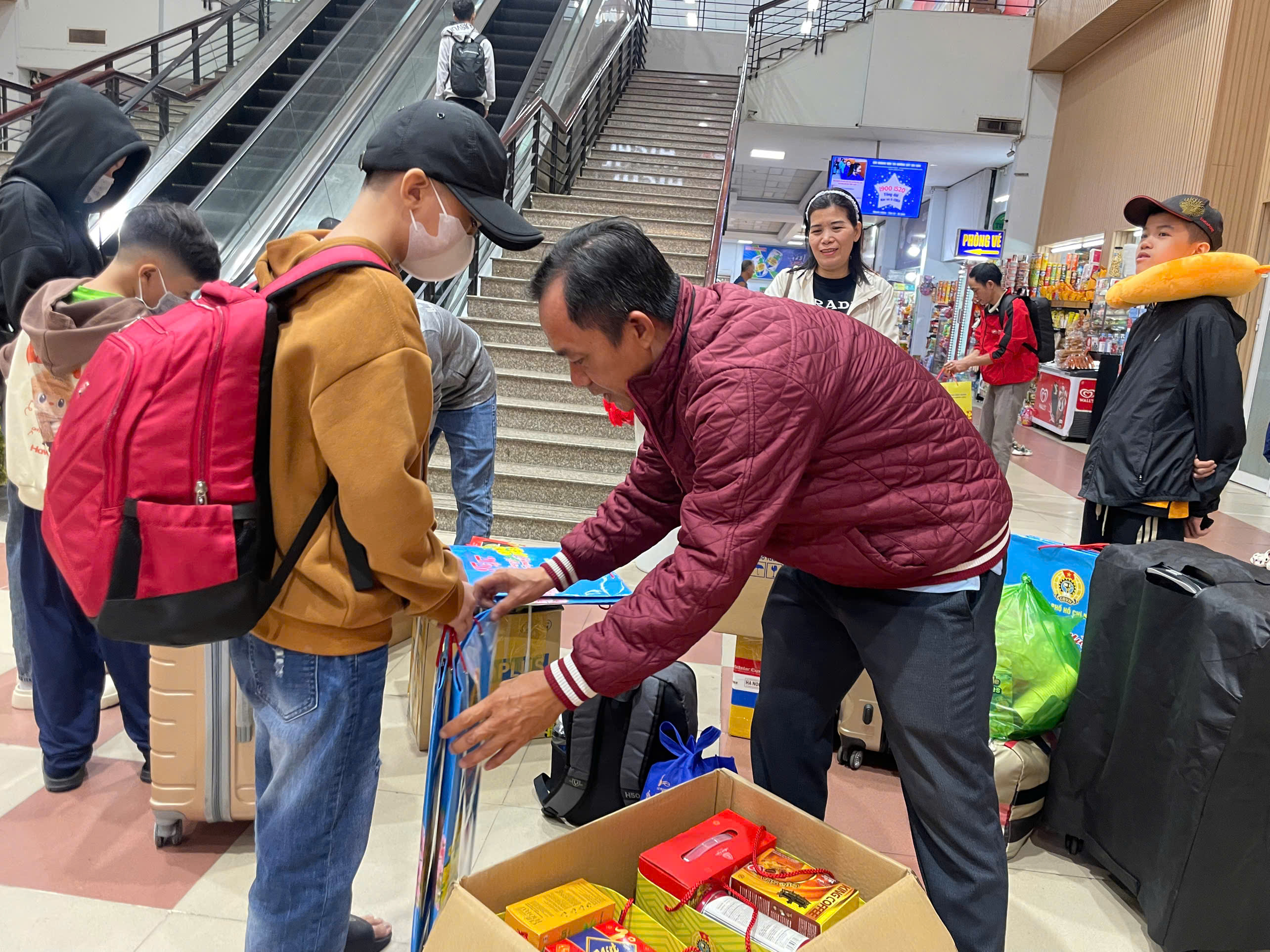 &ldquo;Chuyến t&agrave;u C&ocirc;ng đo&agrave;n - Xu&acirc;n 2026&rdquo; đưa gần 3.000 c&ocirc;ng nh&acirc;n ở TP.HCM về qu&ecirc; đ&oacute;n Tết- Ảnh 1.