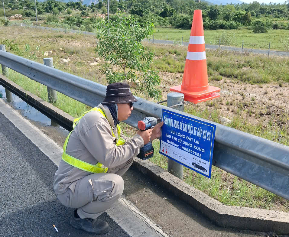 23.000 tờ rơi đến tay t&agrave;i xế, siết an to&agrave;n tr&ecirc;n c&aacute;c tuyến cao tốc- Ảnh 1.