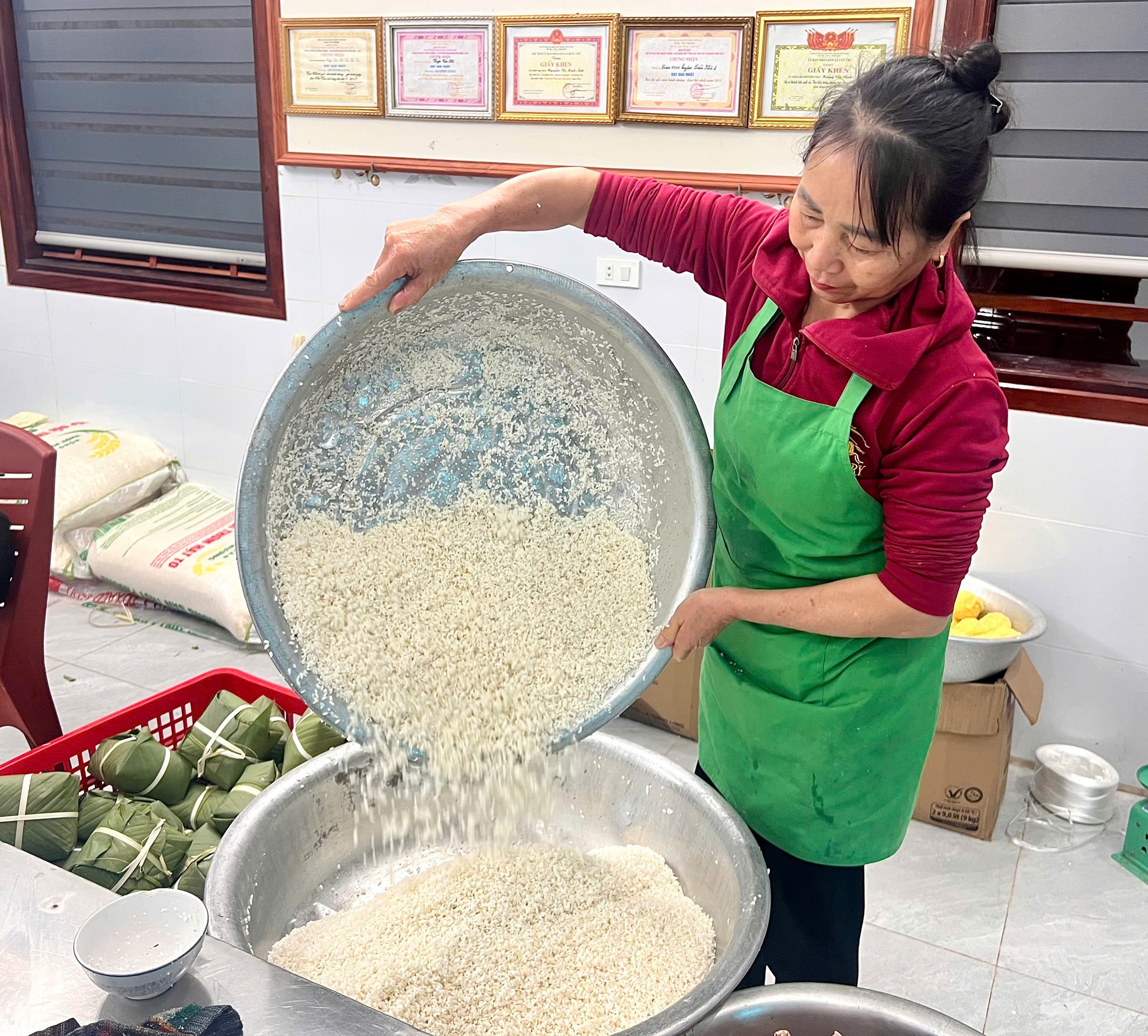 Về nơi cội nguồn g&igrave;n giữ hồn Tết Việt- Ảnh 1.