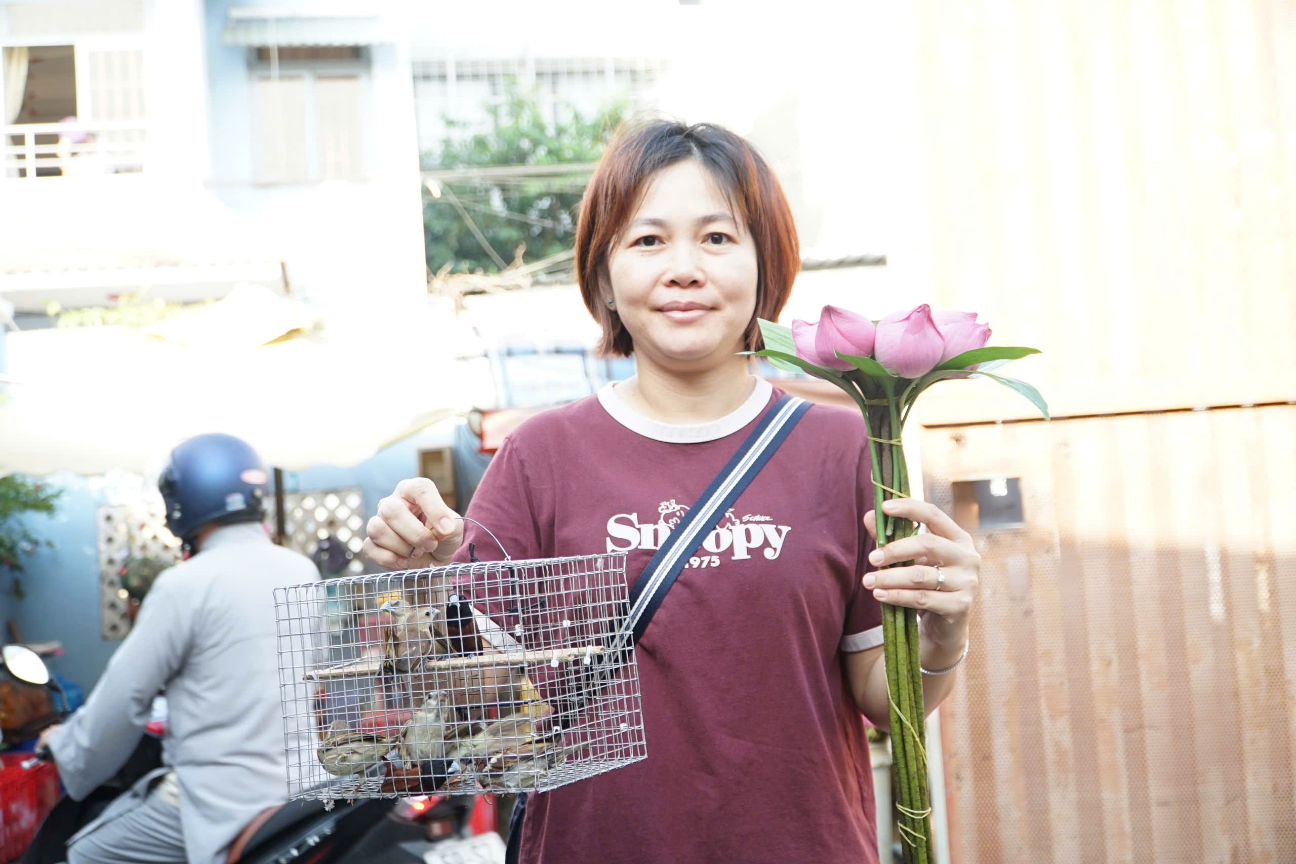 TP.HCM: Nhộn nhịp không khí ngày "đưa ông Công, ông Táo"- Ảnh 9. TP.HCM: Nhộn nhịp không khí ngày "đưa ông Công, ông Táo"- Ảnh 9.