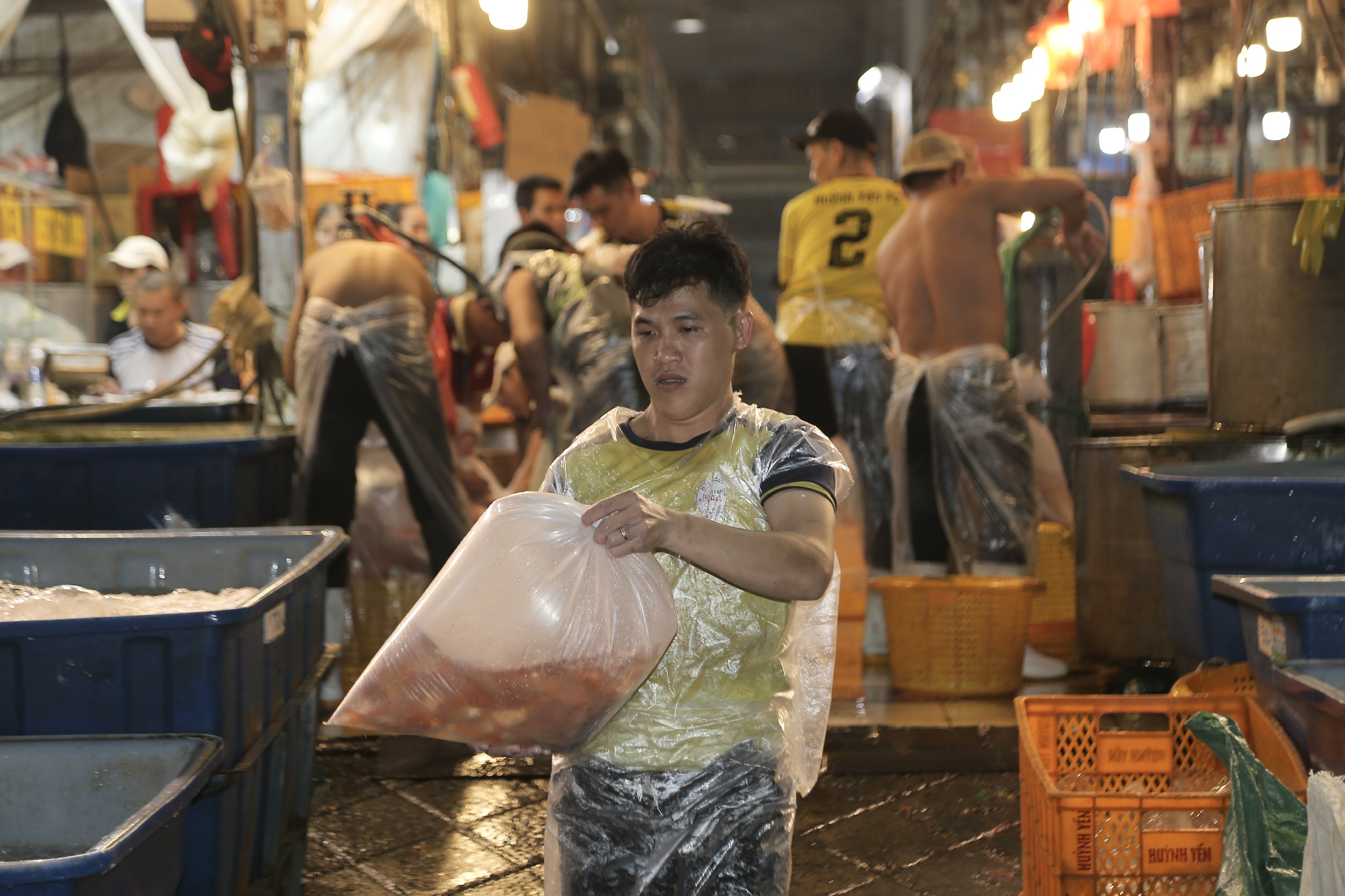 TP.HCM: Nhộn nhịp không khí ngày "đưa ông Công, ông Táo"- Ảnh 8. TP.HCM: Nhộn nhịp không khí ngày "đưa ông Công, ông Táo"- Ảnh 8.
