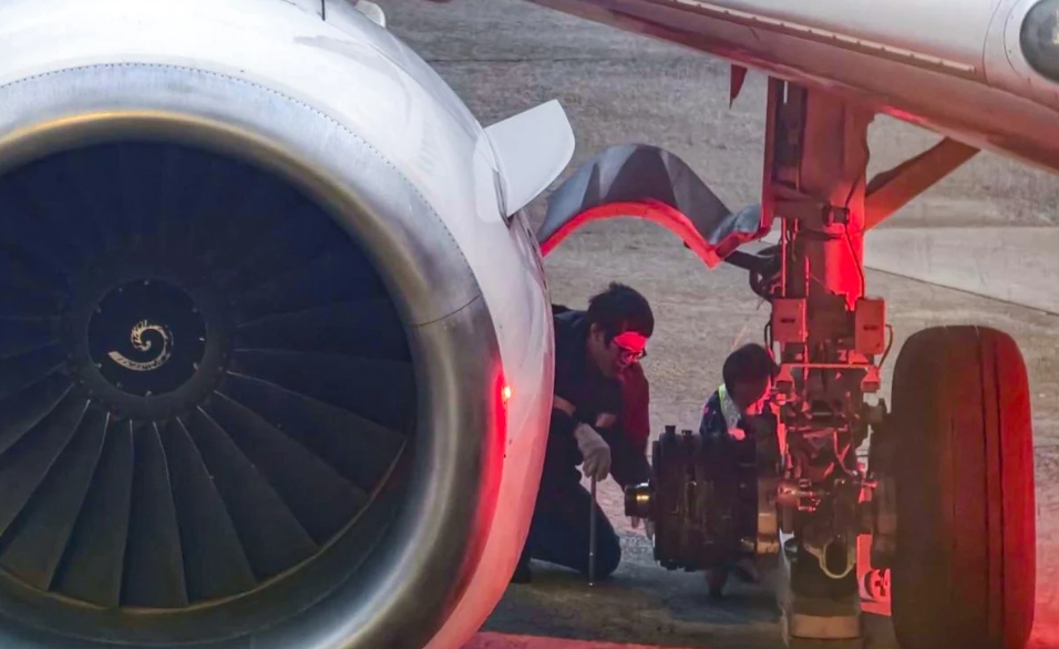 M&aacute;y bay Hồng K&ocirc;ng phải bay v&ograve;ng, ph&aacute;t t&iacute;n hiệu khẩn cấp v&igrave; đường băng gặp sự cố- Ảnh 1.