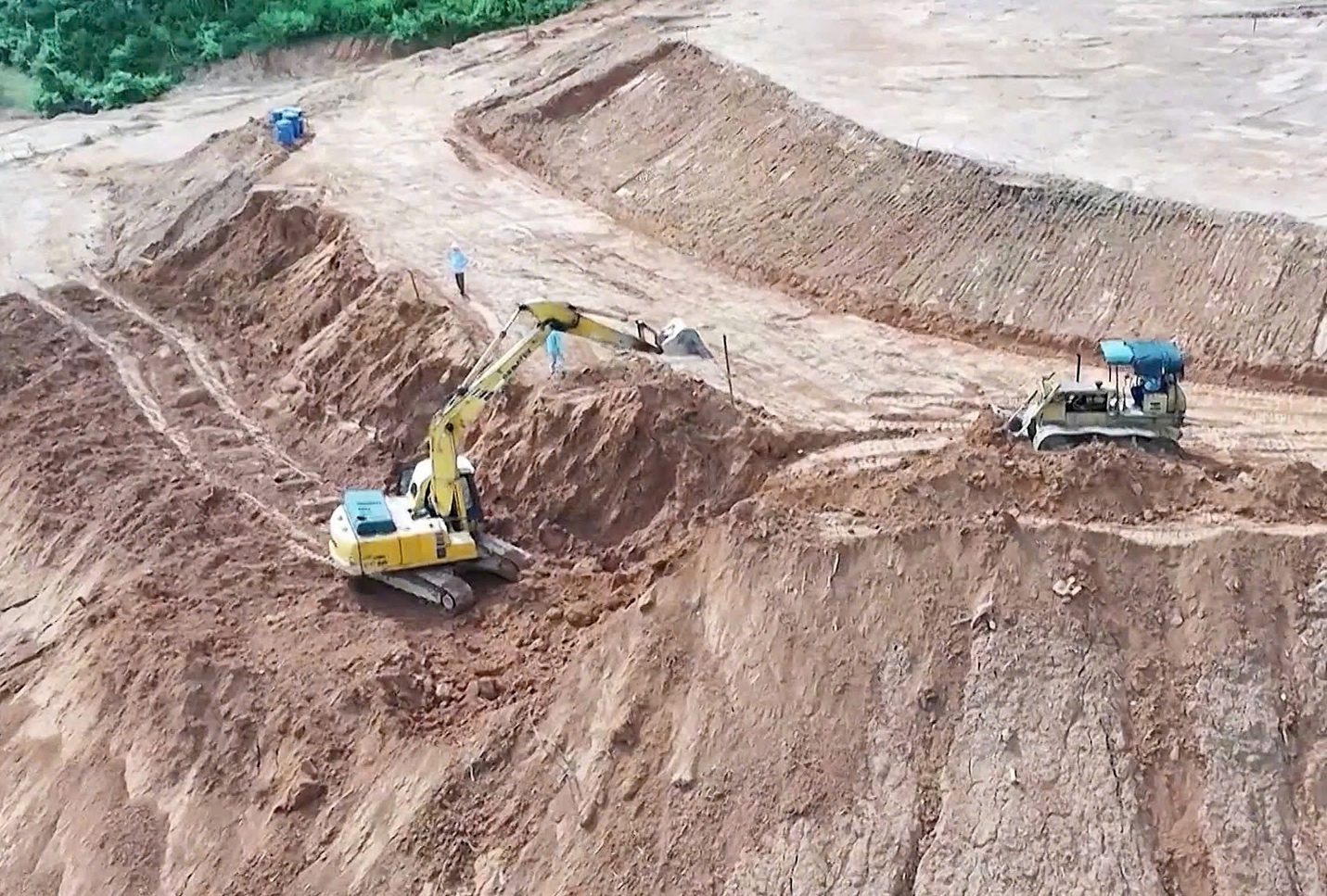 Nghệ An: Đẩy nhanh tiến độ các dự án giao thông theo chương trình mục tiêu quốc gia- Ảnh 1. Nghệ An: Đẩy nhanh tiến độ các dự án giao thông theo chương trình mục tiêu quốc gia- Ảnh 1.