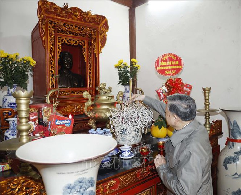 Tổng B&iacute; thư T&ocirc; L&acirc;m d&acirc;ng hương tưởng niệm c&aacute;c đồng ch&iacute; l&atilde;nh đạo tiền bối- Ảnh 7.