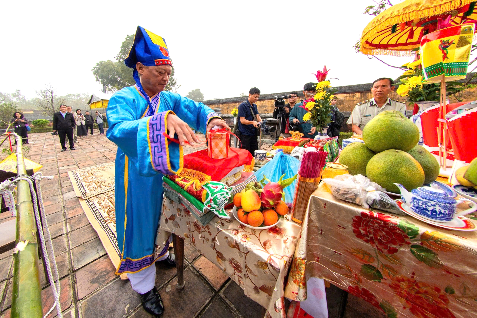 Hoàng cung Huế tái hiện nghi lễ dựng nêu đón tết Nguyên đán Bính Ngọ 2026- Ảnh 2. Hoàng cung Huế tái hiện nghi lễ dựng nêu đón tết Nguyên đán Bính Ngọ 2026- Ảnh 2.