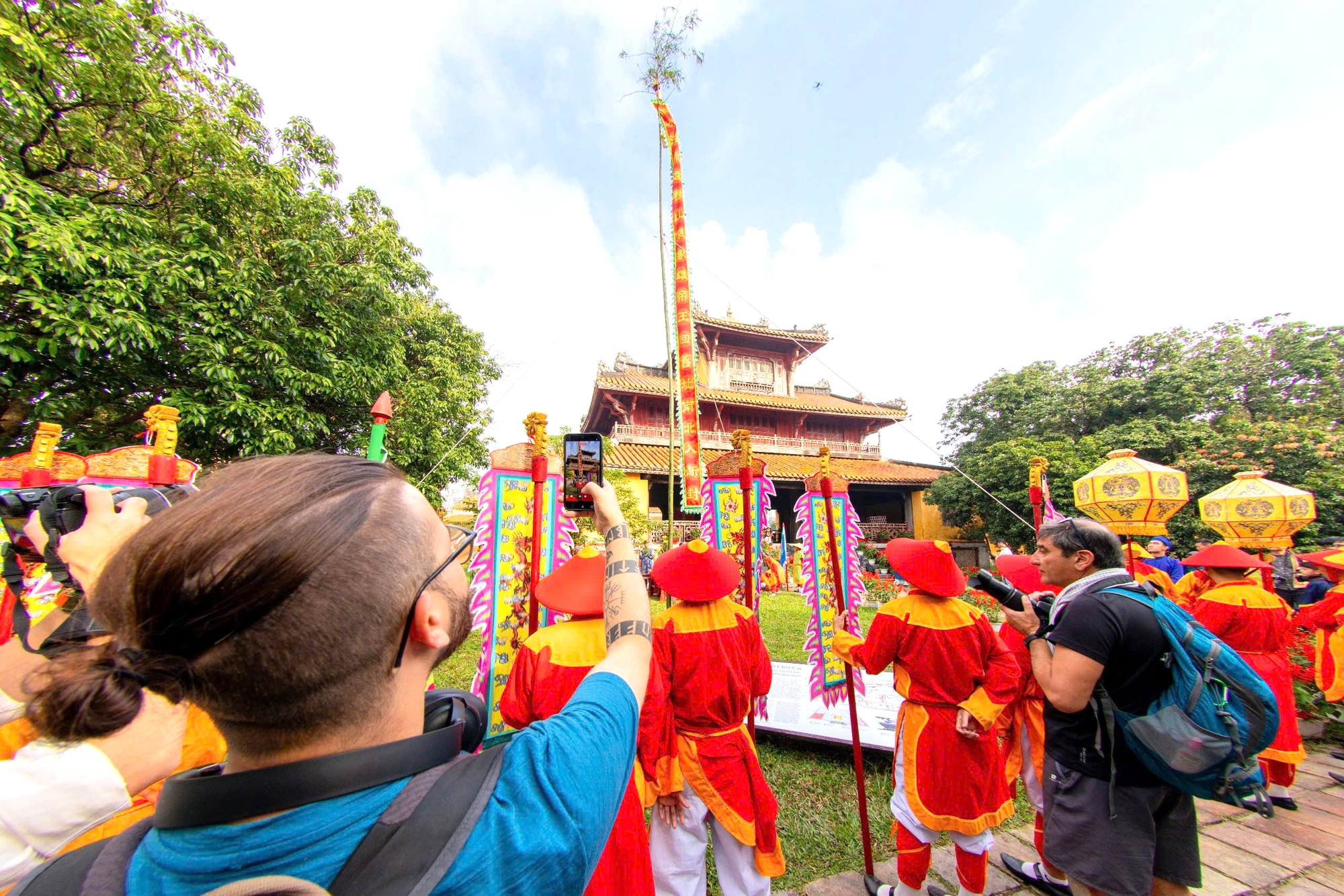 Hoàng cung Huế tái hiện nghi lễ dựng nêu đón tết Nguyên đán Bính Ngọ 2026- Ảnh 11. Hoàng cung Huế tái hiện nghi lễ dựng nêu đón tết Nguyên đán Bính Ngọ 2026- Ảnh 11.