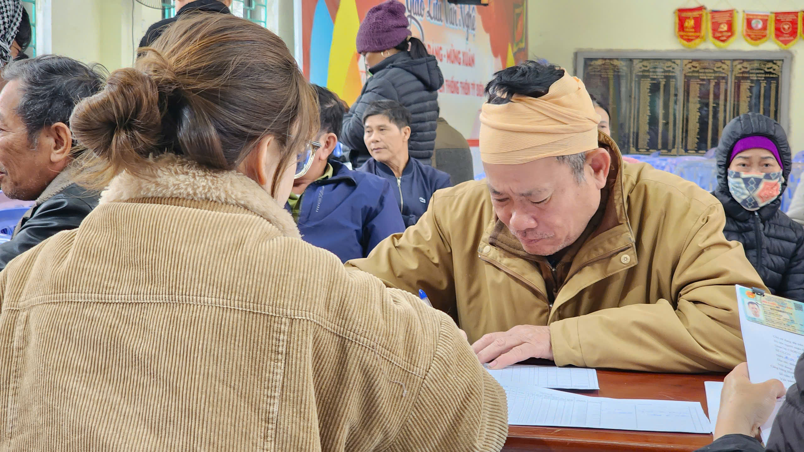 Cận Tết, người dân phấn khởi nhận bồi thường giải phóng mặt bằng sân bay Gia Bình- Ảnh 11. Cận Tết, người dân phấn khởi nhận bồi thường giải phóng mặt bằng sân bay Gia Bình- Ảnh 11.