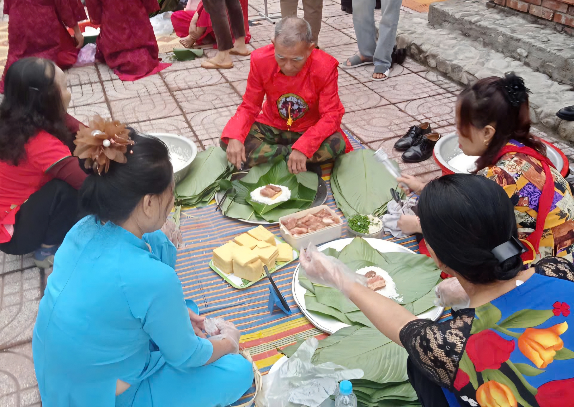 Đặc sắc hội thi g&oacute;i b&aacute;nh chưng v&agrave; b&agrave;y m&acirc;m cỗ Tết ở x&atilde; miền n&uacute;i H&agrave; Tĩnh- Ảnh 3.