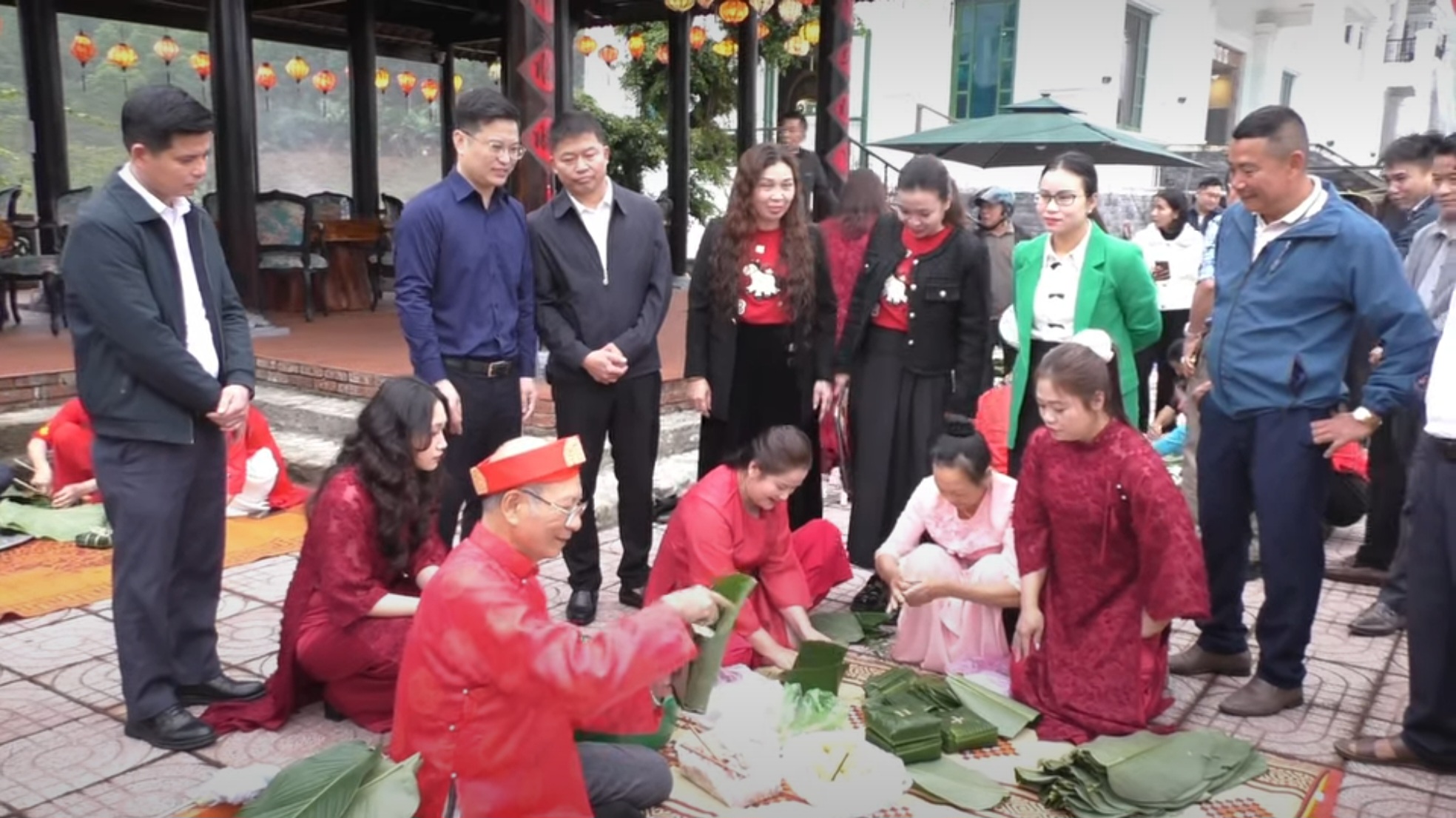 Đặc sắc hội thi g&oacute;i b&aacute;nh chưng v&agrave; b&agrave;y m&acirc;m cỗ Tết ở x&atilde; miền n&uacute;i H&agrave; Tĩnh- Ảnh 2.