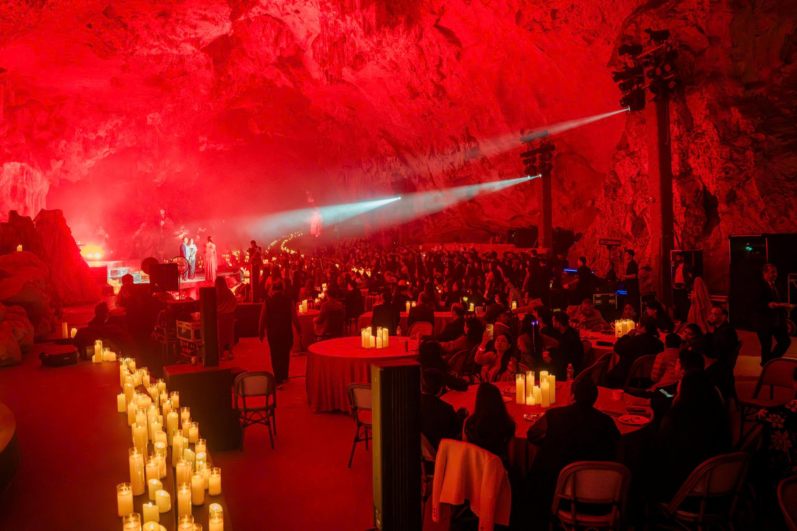 Lần đầu ti&ecirc;n hang Ngọc Rồng trở th&agrave;nh kh&ocirc;ng gian tổ chức đ&aacute;m cưới của tỷ ph&uacute; Ấn Độ- Ảnh 3.