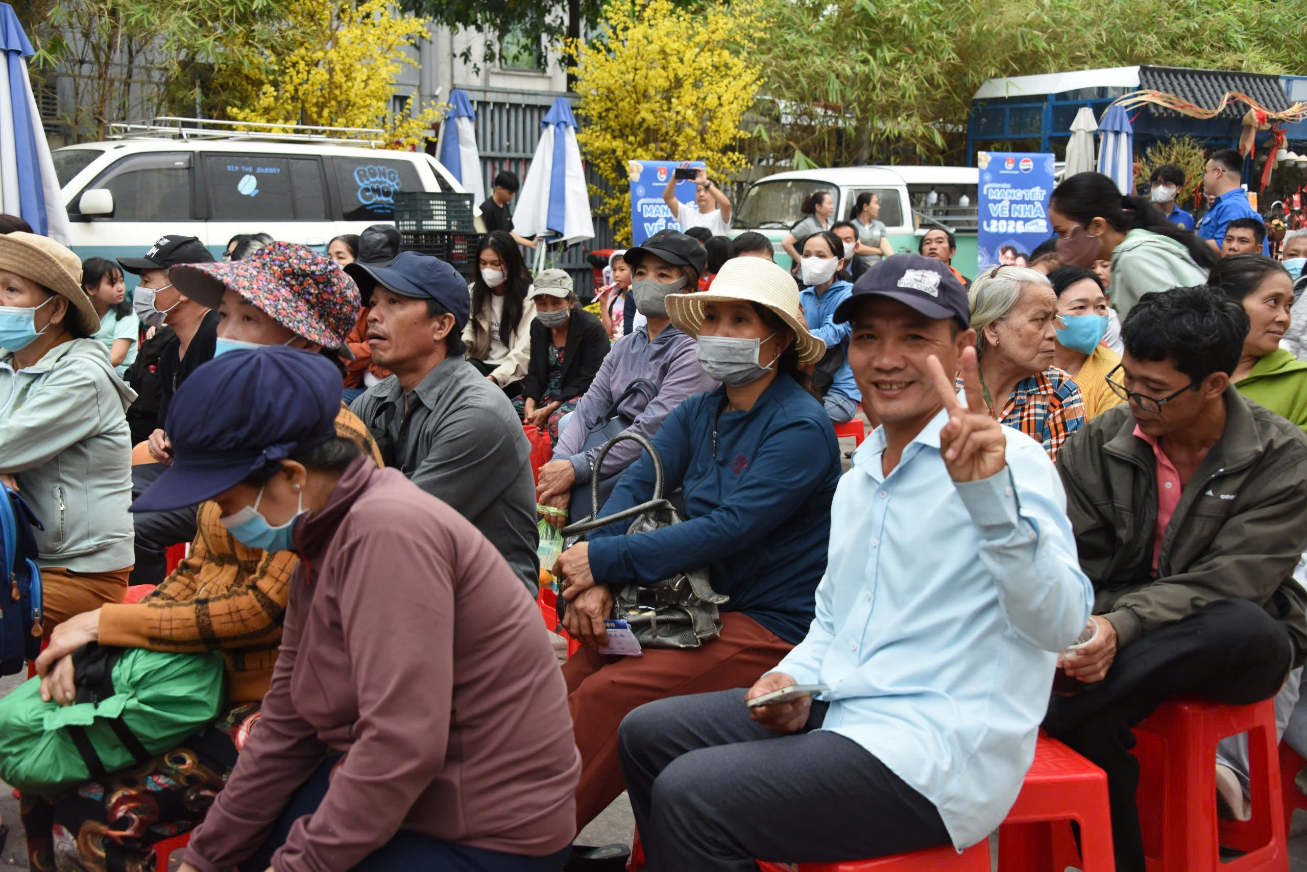 TP.HCM: 4.230 tấm v&eacute; &ldquo;Mang Tết về nh&agrave;&rdquo; đưa người lao động xa qu&ecirc; về sum họp- Ảnh 1.