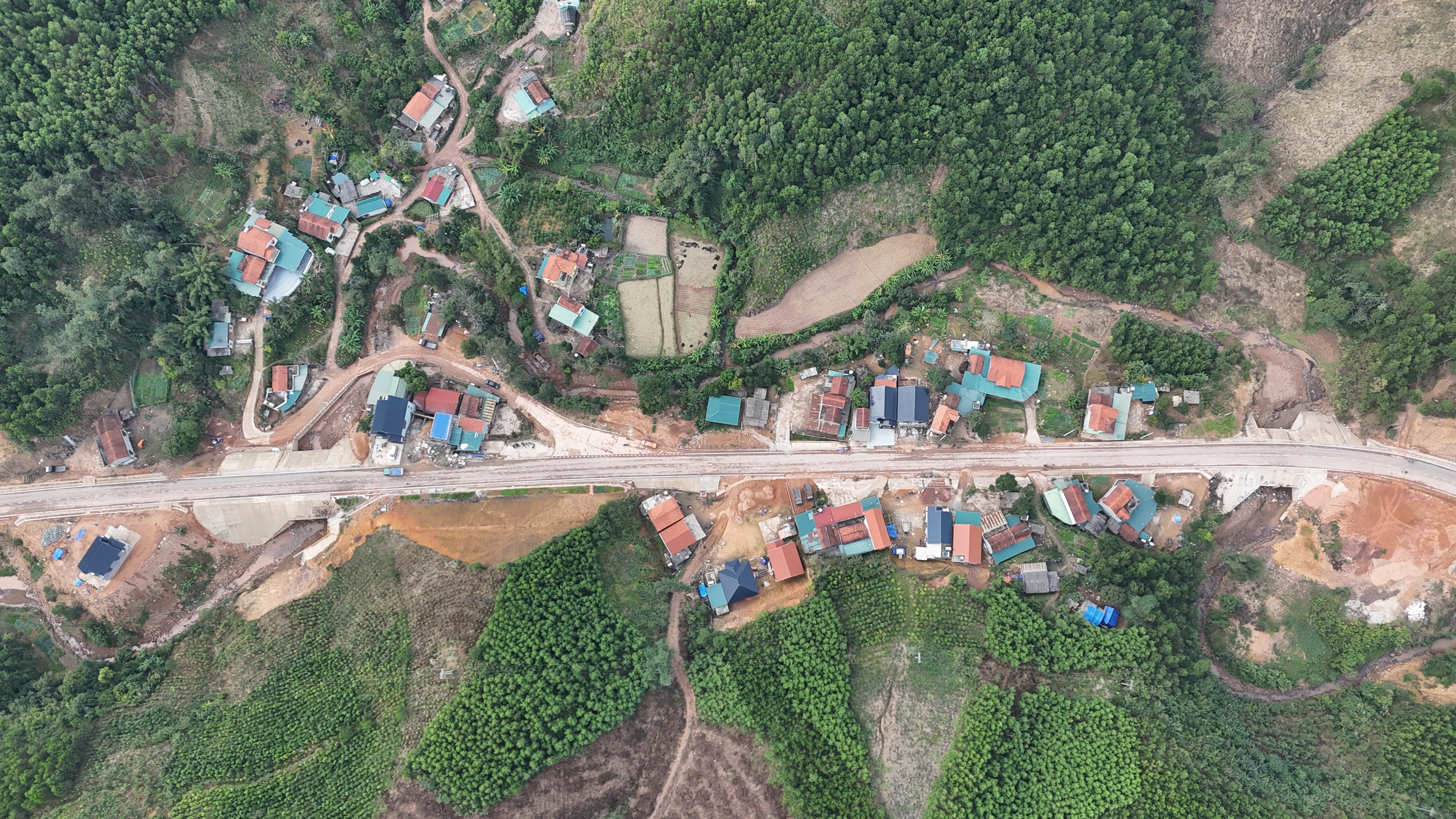 Đường trăm tỷ nối Lạng Sơn với Quảng Ninh ra sao sau hơn hai năm thi c&ocirc;ng?- Ảnh 3.