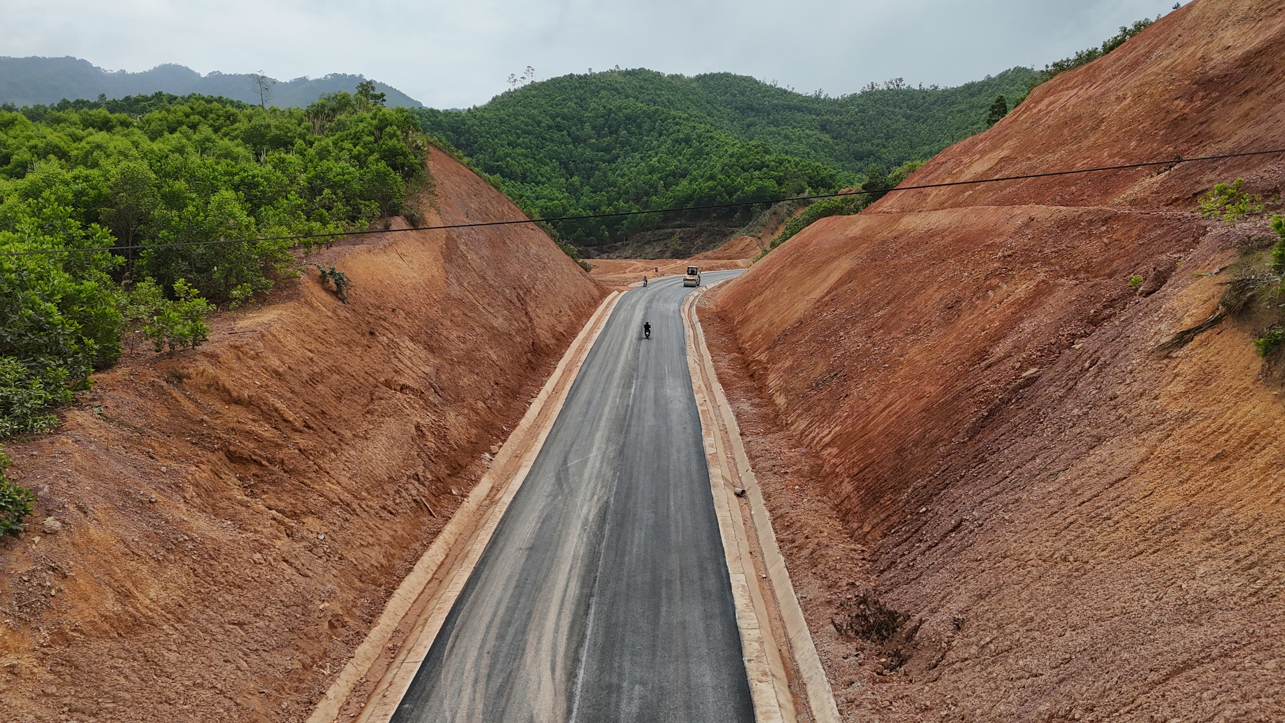 Đường trăm tỷ nối Lạng Sơn với Quảng Ninh ra sao sau hơn hai năm thi c&ocirc;ng?- Ảnh 14.