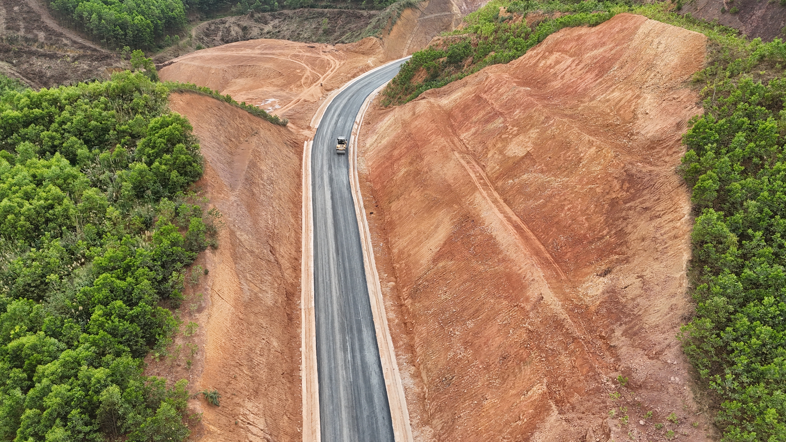 Đường trăm tỷ nối Lạng Sơn với Quảng Ninh ra sao sau hơn hai năm thi c&ocirc;ng?- Ảnh 16.