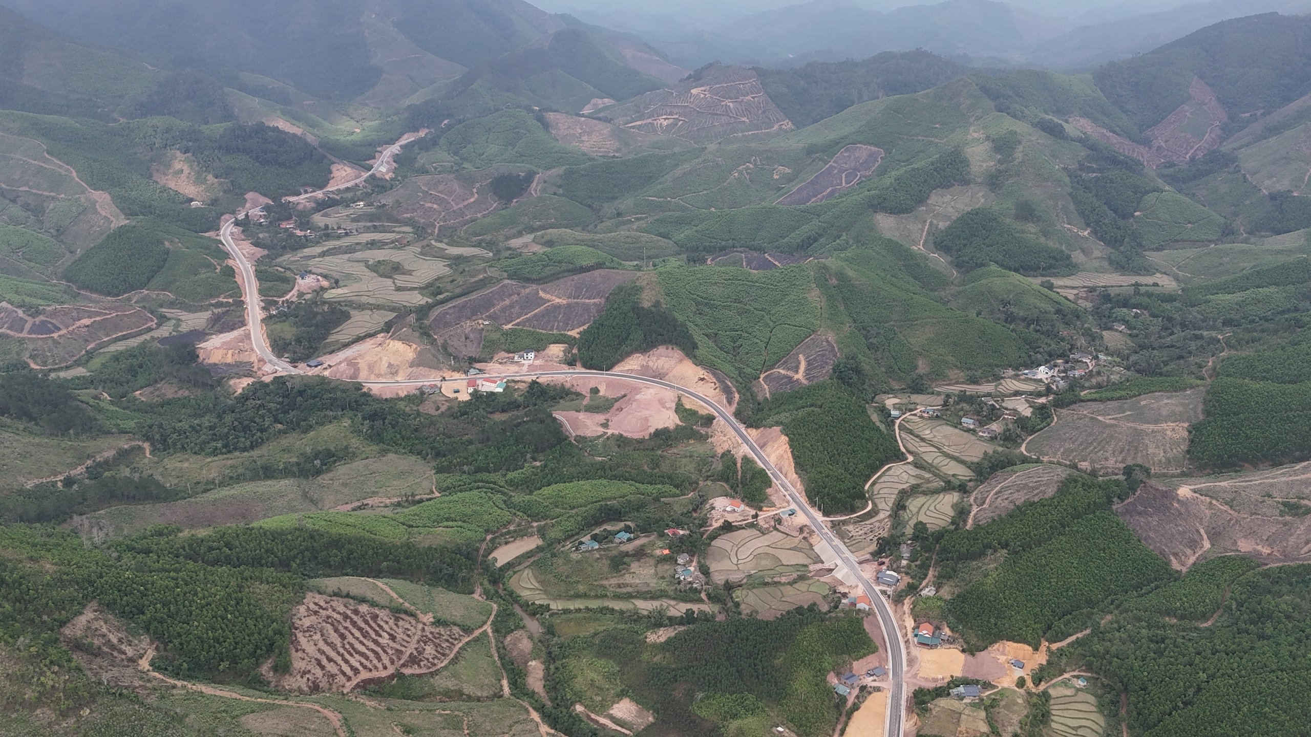 Đường trăm tỷ nối Lạng Sơn với Quảng Ninh ra sao sau hơn hai năm thi c&ocirc;ng?- Ảnh 10.