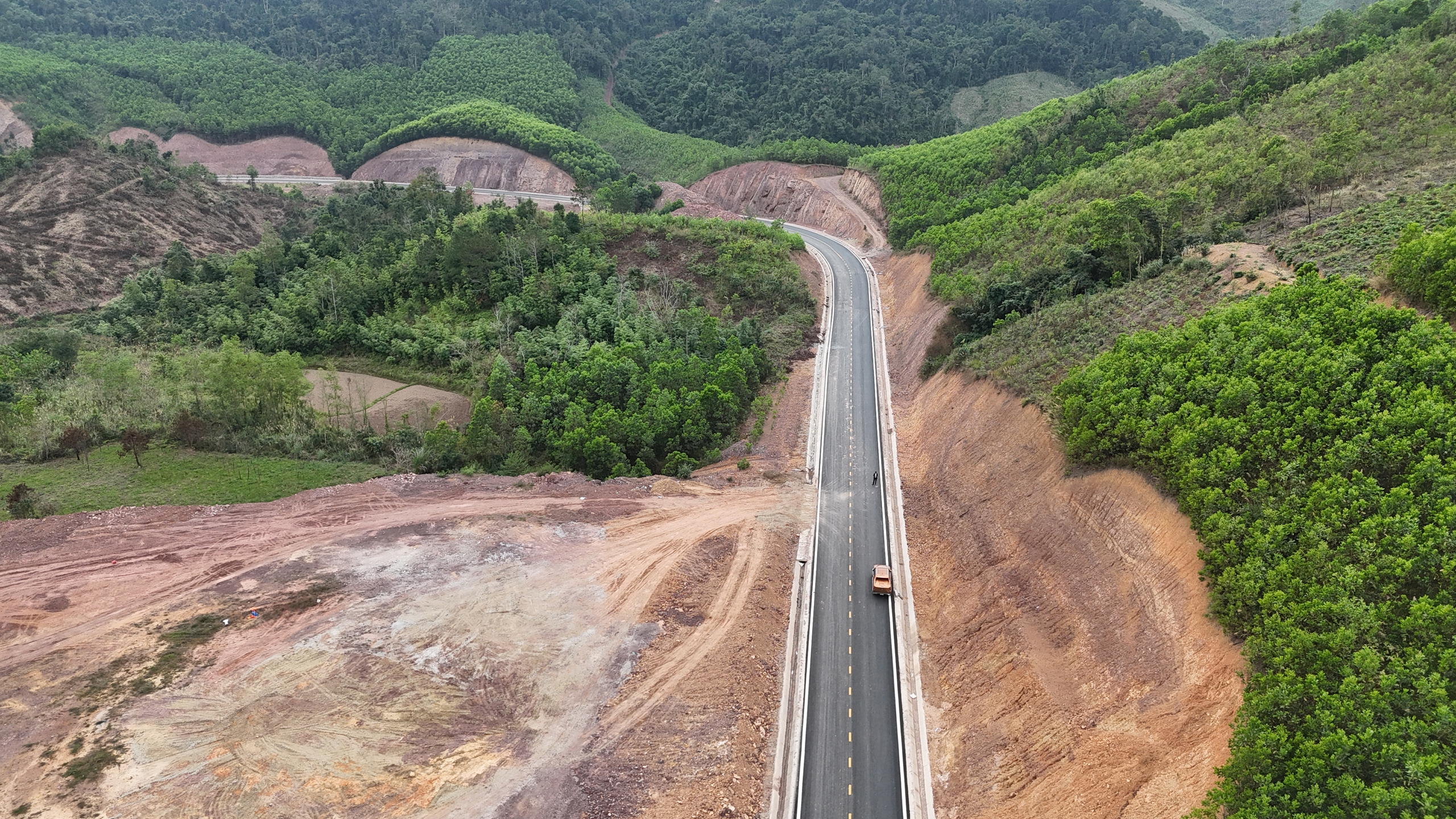 Đường trăm tỷ nối Lạng Sơn với Quảng Ninh ra sao sau hơn hai năm thi c&ocirc;ng?- Ảnh 7.
