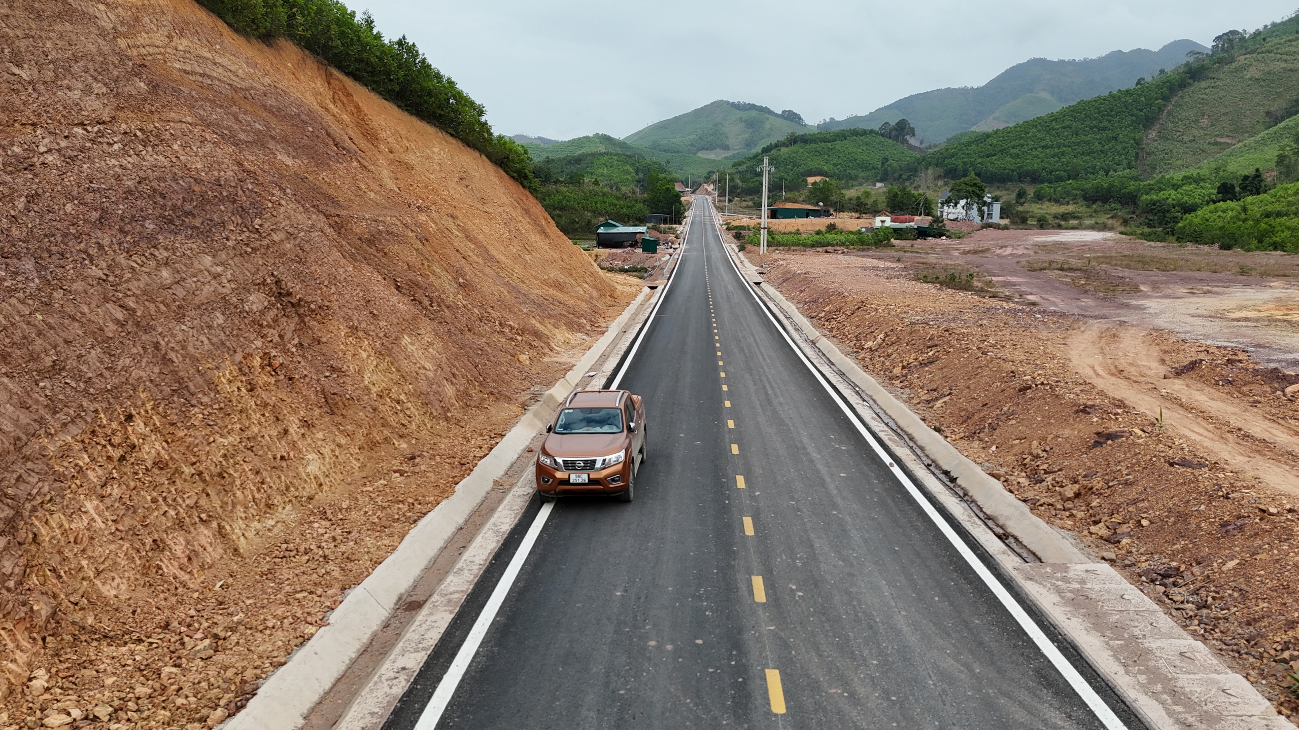 Đường trăm tỷ nối Lạng Sơn với Quảng Ninh ra sao sau hơn hai năm thi c&ocirc;ng?- Ảnh 4.
