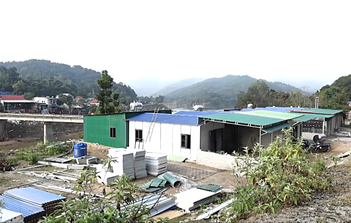 Gỡ "nút thắt" về chính sách an cư cho người dân vùng thiên tai ở miền Tây xứ Nghệ- Ảnh 4. Gỡ "nút thắt" về chính sách an cư cho người dân vùng thiên tai ở miền Tây xứ Nghệ- Ảnh 4.