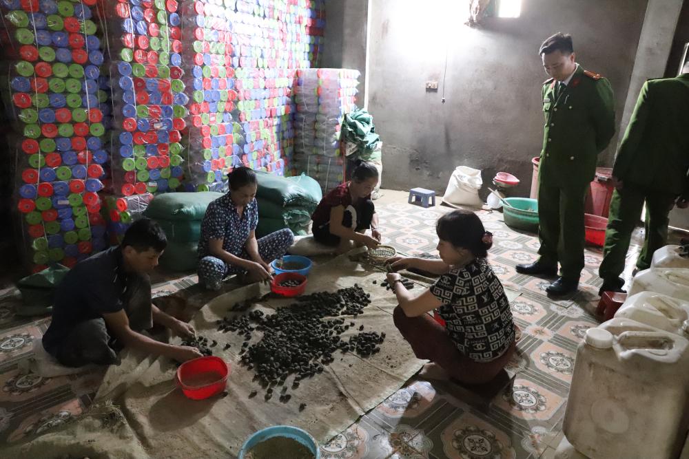 Triệt ph&aacute; đường d&acirc;y sản xuất thuốc đ&ocirc;ng y giả quy m&ocirc; lớn tại H&agrave; Tĩnh- Ảnh 1.