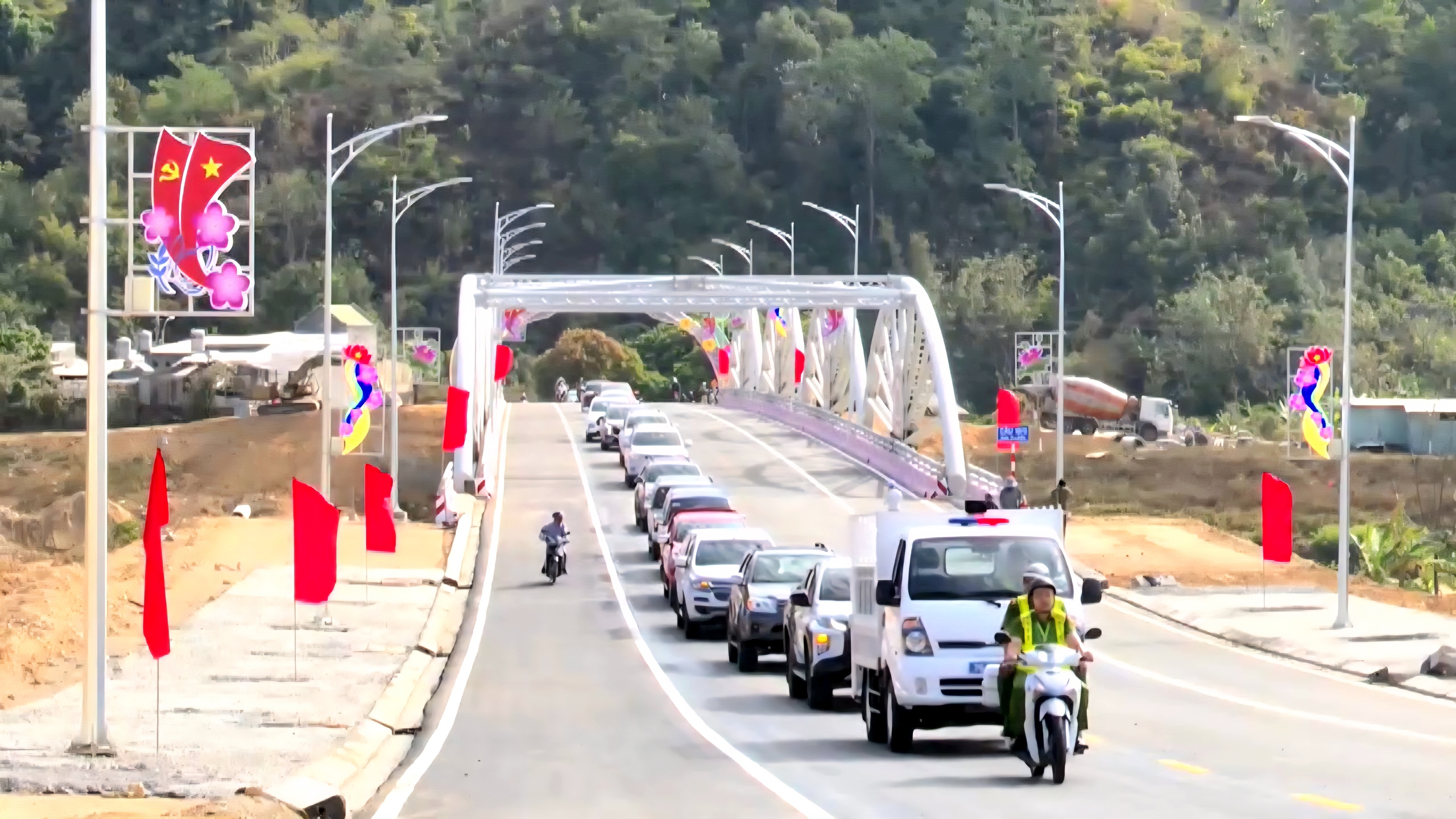 Quảng Ng&atilde;i: Cầu 86 tỷ đồng bắc qua s&ocirc;ng P&ocirc; K&ocirc; th&ocirc;ng xe, phục vụ người d&acirc;n đi lại dịp Tết- Ảnh 7.