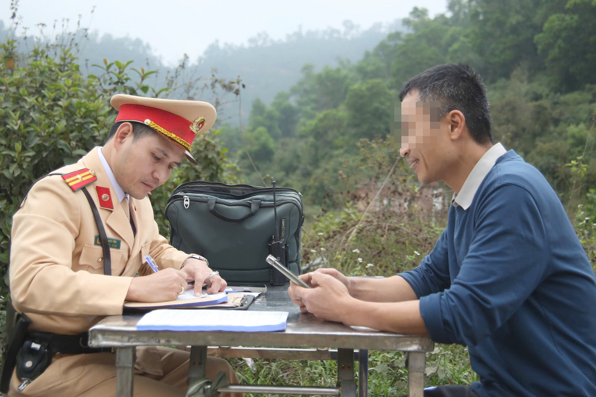 CSGT H&agrave; Nội khuyến c&aacute;o c&aacute;c t&agrave;i xế về qu&ecirc; đ&oacute;n Tết ch&uacute; &yacute; biển b&aacute;o, tr&aacute;nh bị phạt- Ảnh 4.