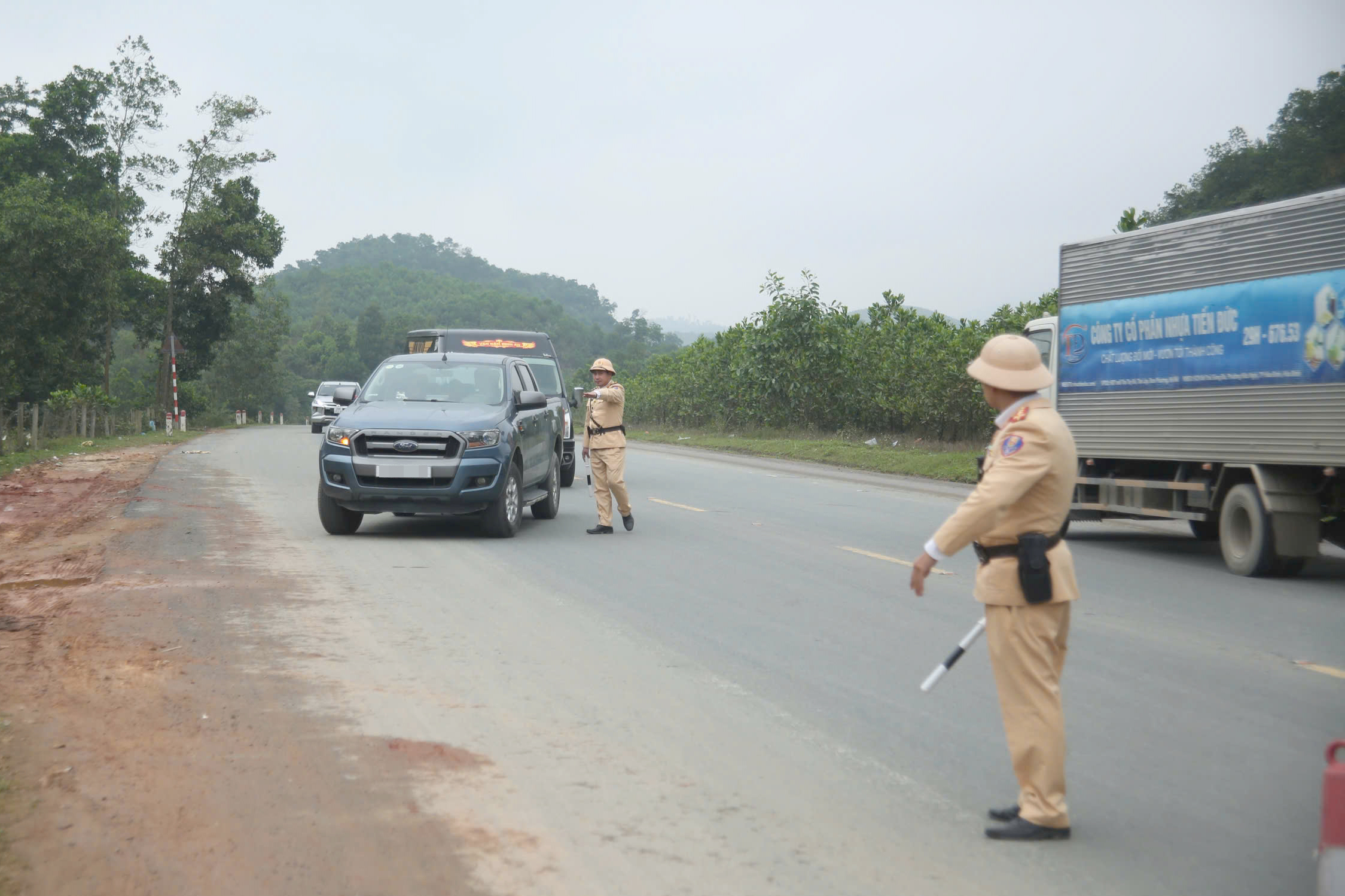 CSGT H&agrave; Nội khuyến c&aacute;o c&aacute;c t&agrave;i xế về qu&ecirc; đ&oacute;n Tết ch&uacute; &yacute; biển b&aacute;o, tr&aacute;nh bị phạt- Ảnh 13.
