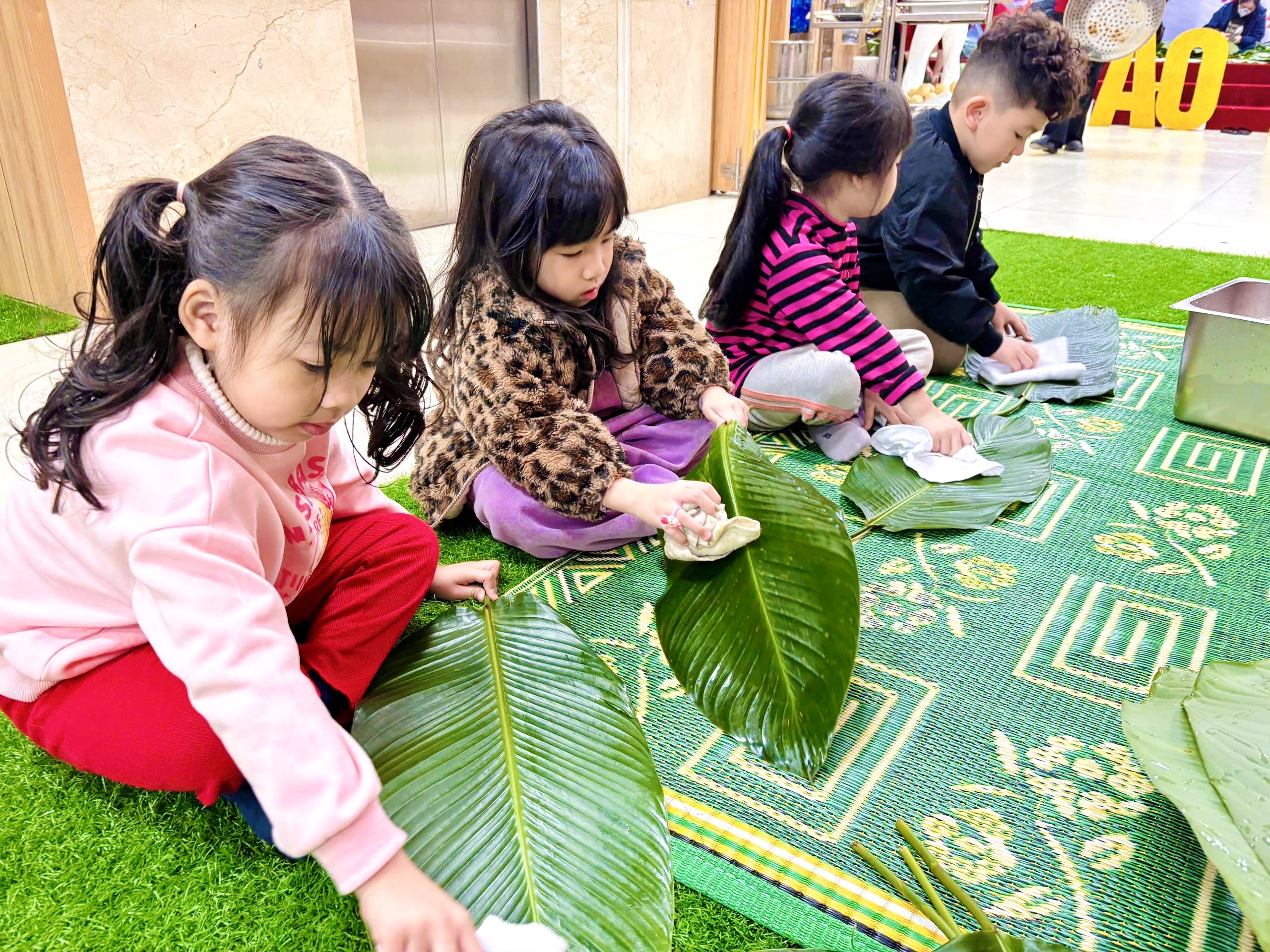 Hội chợ Xuân gắn kết: Tết cổ truyền và những trải nghiệm học đường- Ảnh 20. Hội chợ Xuân gắn kết: Tết cổ truyền và những trải nghiệm học đường- Ảnh 20.