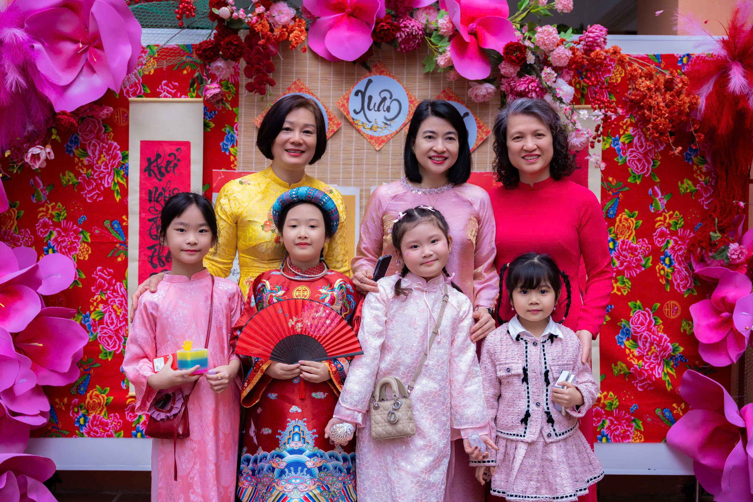 Hội chợ Xuân gắn kết: Tết cổ truyền và những trải nghiệm học đường- Ảnh 1. Hội chợ Xuân gắn kết: Tết cổ truyền và những trải nghiệm học đường- Ảnh 1.