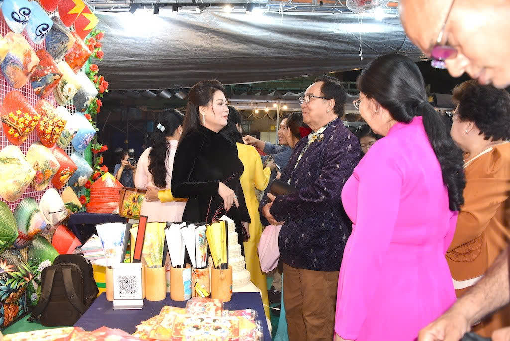 Hội hoa xu&acirc;n Ph&uacute; Mỹ Hưng, chợ hoa B&igrave;nh Đ&ocirc;ng mở cửa, giữ trọn &ldquo;hồn Xu&acirc;n&rdquo; S&agrave;i G&ograve;n- Ảnh 3.