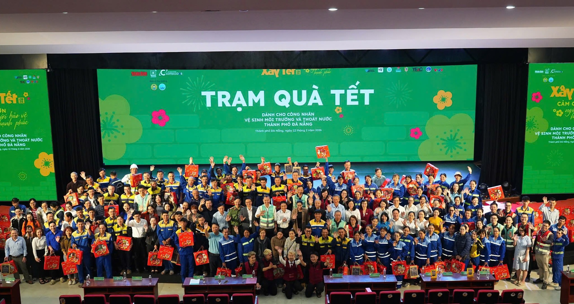 Trao Tết ấm cho 600 c&ocirc;ng nh&acirc;n m&ocirc;i trường tại Đ&agrave; Nẵng- Ảnh 1.