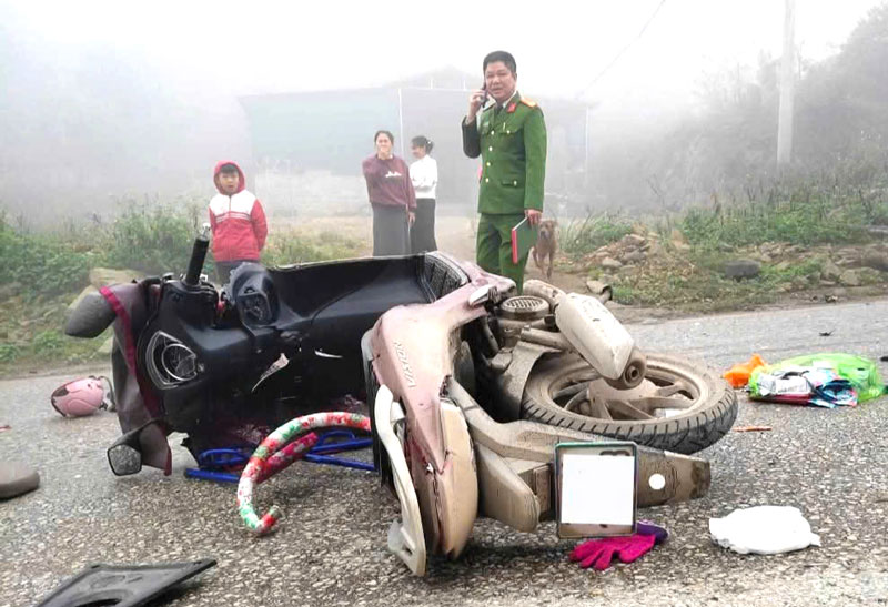 Chiếc xe m&aacute;y tại hiện trường vụ tai nạn.