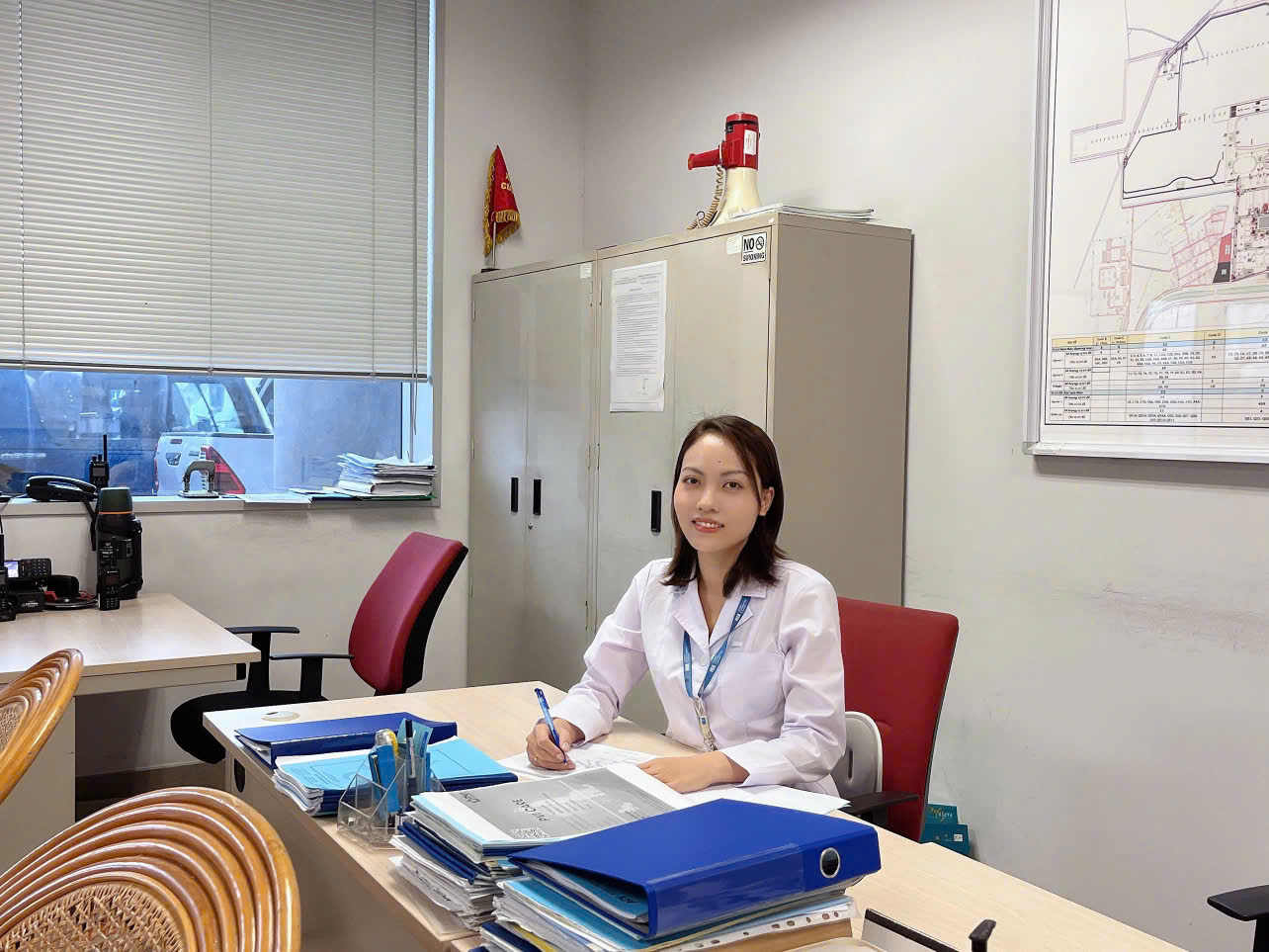 Ngược dòng người về ăn Tết: Những blouse trắng giữ bình yên cho mỗi chuyến bay- Ảnh 4. Ngược dòng người về ăn Tết: Những blouse trắng giữ bình yên cho mỗi chuyến bay- Ảnh 4.