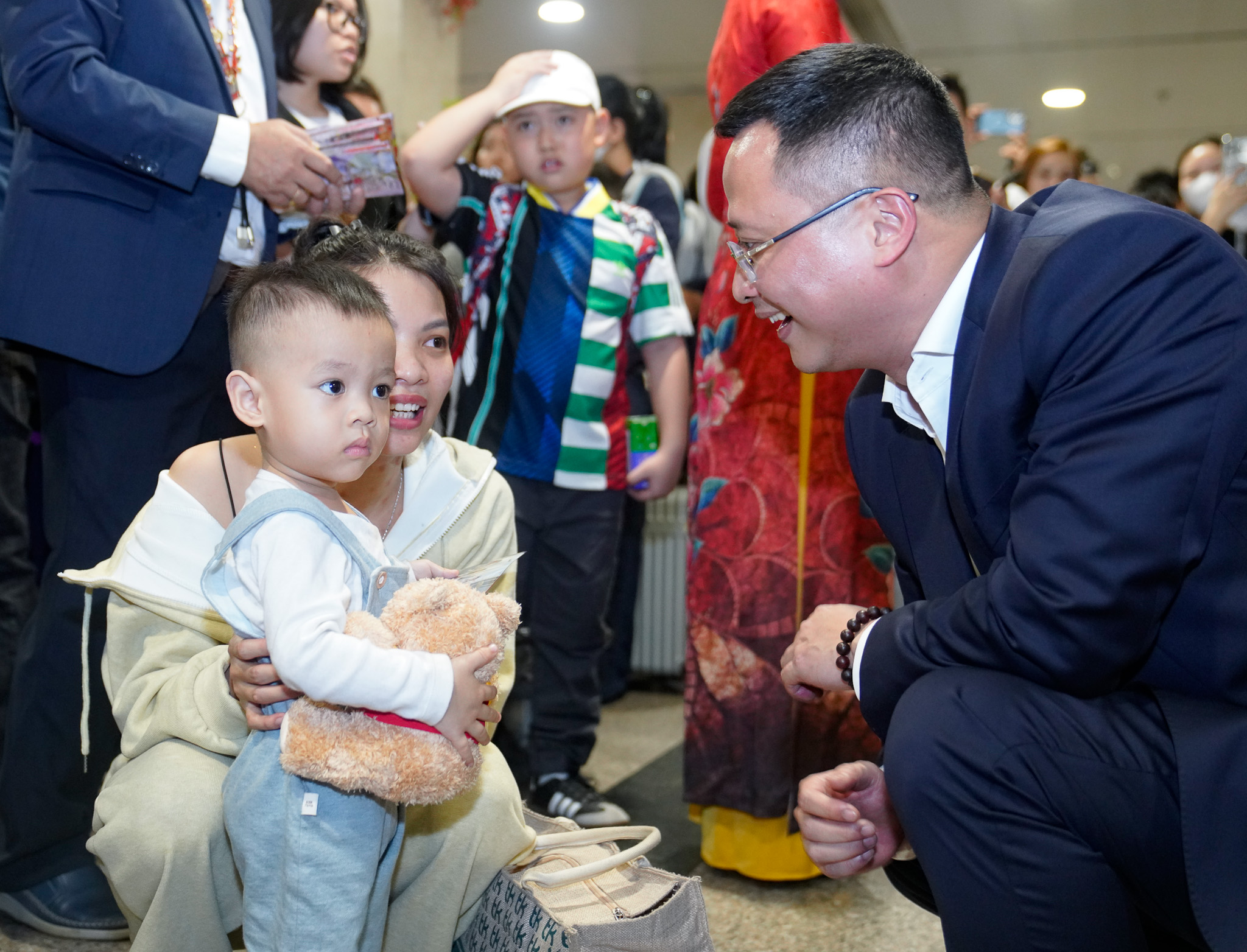 Cục trưởng Cục H&agrave;ng kh&ocirc;ng thăm, ch&uacute;c Tết b&agrave; con ngay tại s&acirc;n bay T&acirc;n Sơn Nhất- Ảnh 5.