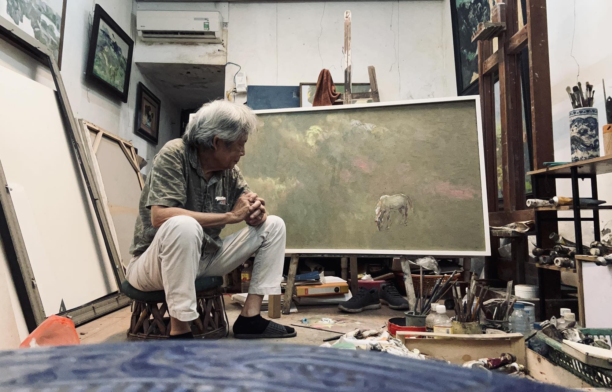 Họa sĩ Đỗ Đức: Người kể chuyện nhân sinh qua hình tượng ngựa- Ảnh 2. Họa sĩ Đỗ Đức: Người kể chuyện nhân sinh qua hình tượng ngựa- Ảnh 2.