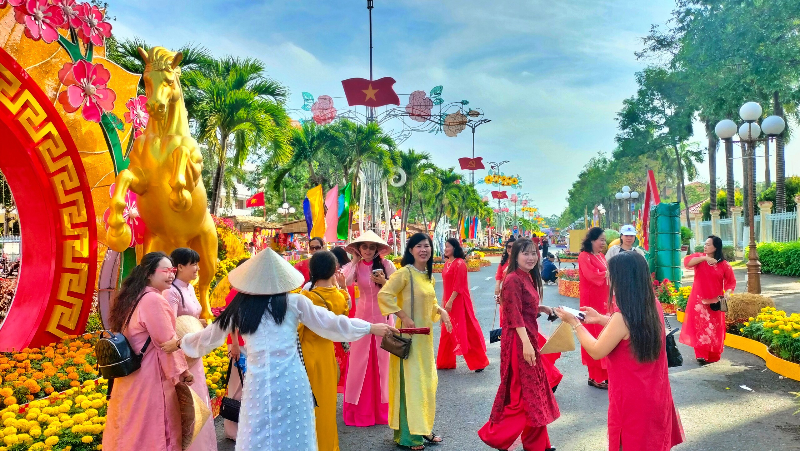 Rộn r&agrave;ng "Xu&acirc;n đổi mới - Tết vươn m&igrave;nh" 2026 ở xứ c&ocirc;ng tử Bạc Li&ecirc;u- Ảnh 3.