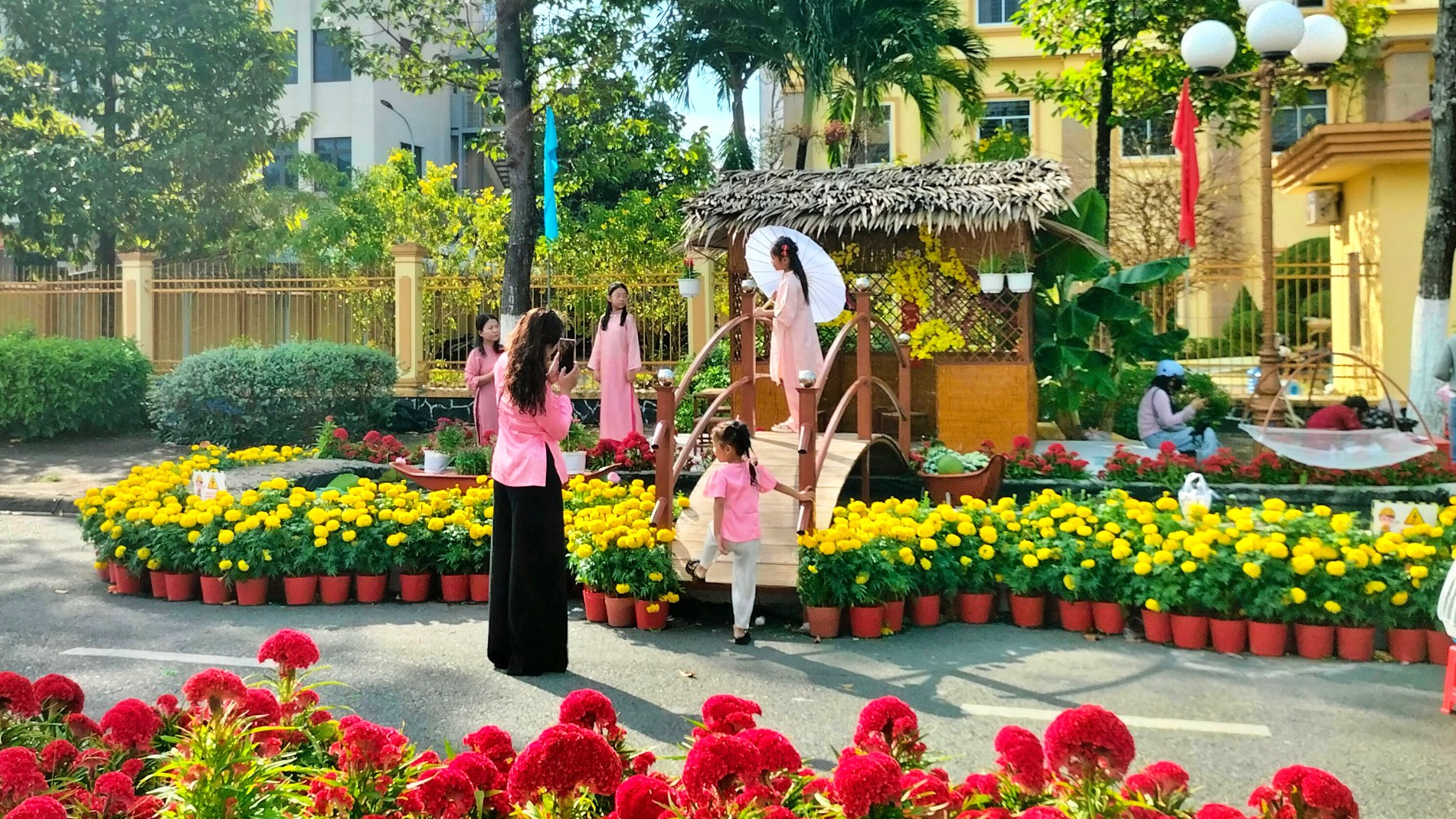 Rộn r&agrave;ng "Xu&acirc;n đổi mới - Tết vươn m&igrave;nh" 2026 ở xứ c&ocirc;ng tử Bạc Li&ecirc;u- Ảnh 7.