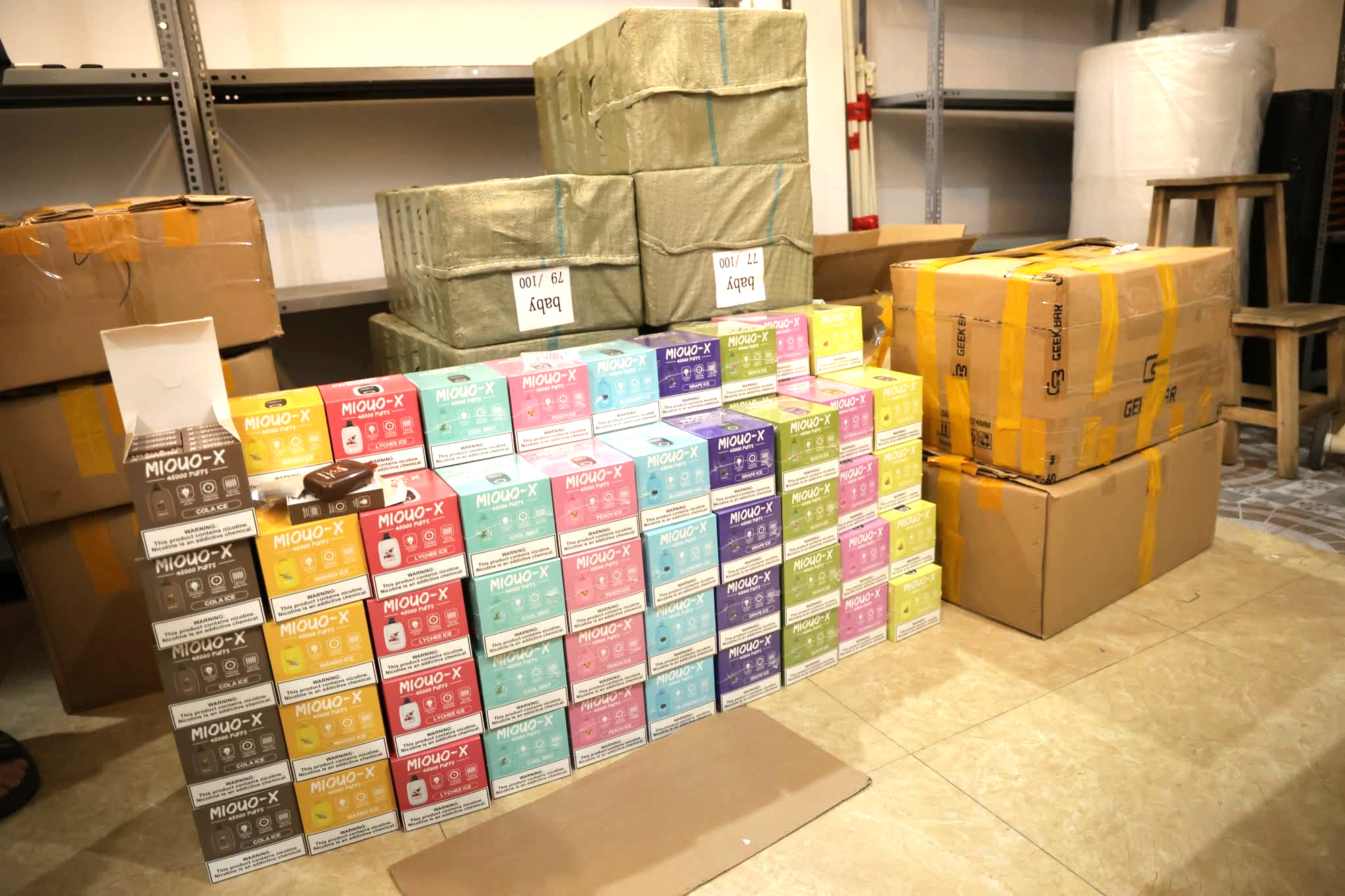 H&agrave; Tĩnh: Triệt ph&aacute; đường d&acirc;y bu&ocirc;n lậu thuốc l&aacute; điện tử quy m&ocirc; lớn trị gi&aacute; gần 9 tỷ đồng- Ảnh 2.