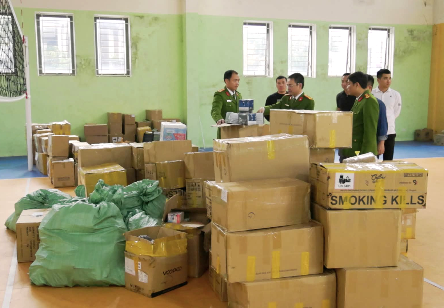 H&agrave; Tĩnh: Triệt ph&aacute; đường d&acirc;y bu&ocirc;n lậu thuốc l&aacute; điện tử quy m&ocirc; lớn trị gi&aacute; gần 9 tỷ đồng- Ảnh 1.