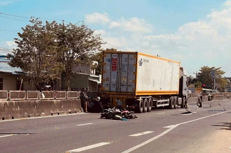 Hiện trường vụ tai nạn thương t&acirc;m - Ảnh: B.H.