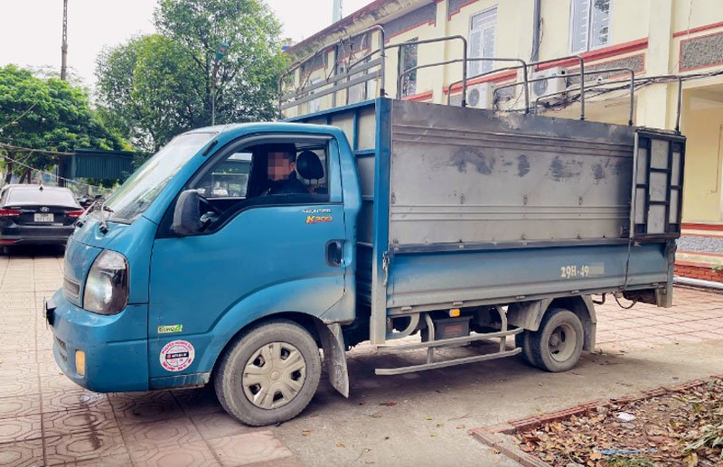 T&agrave;i xế v&agrave; chiếc xe tải li&ecirc;n quan vụ tai nạn tr&ecirc;n đại lộ Thăng Long.