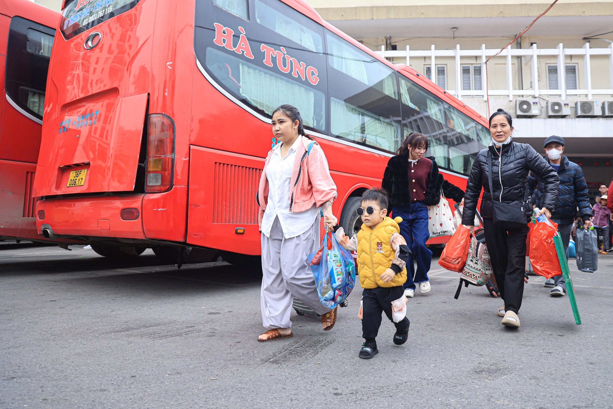 H&agrave; Nội chiều 26 Tết, phố thưa dần&hellip; bến xe đ&ocirc;ng như hội- Ảnh 3.