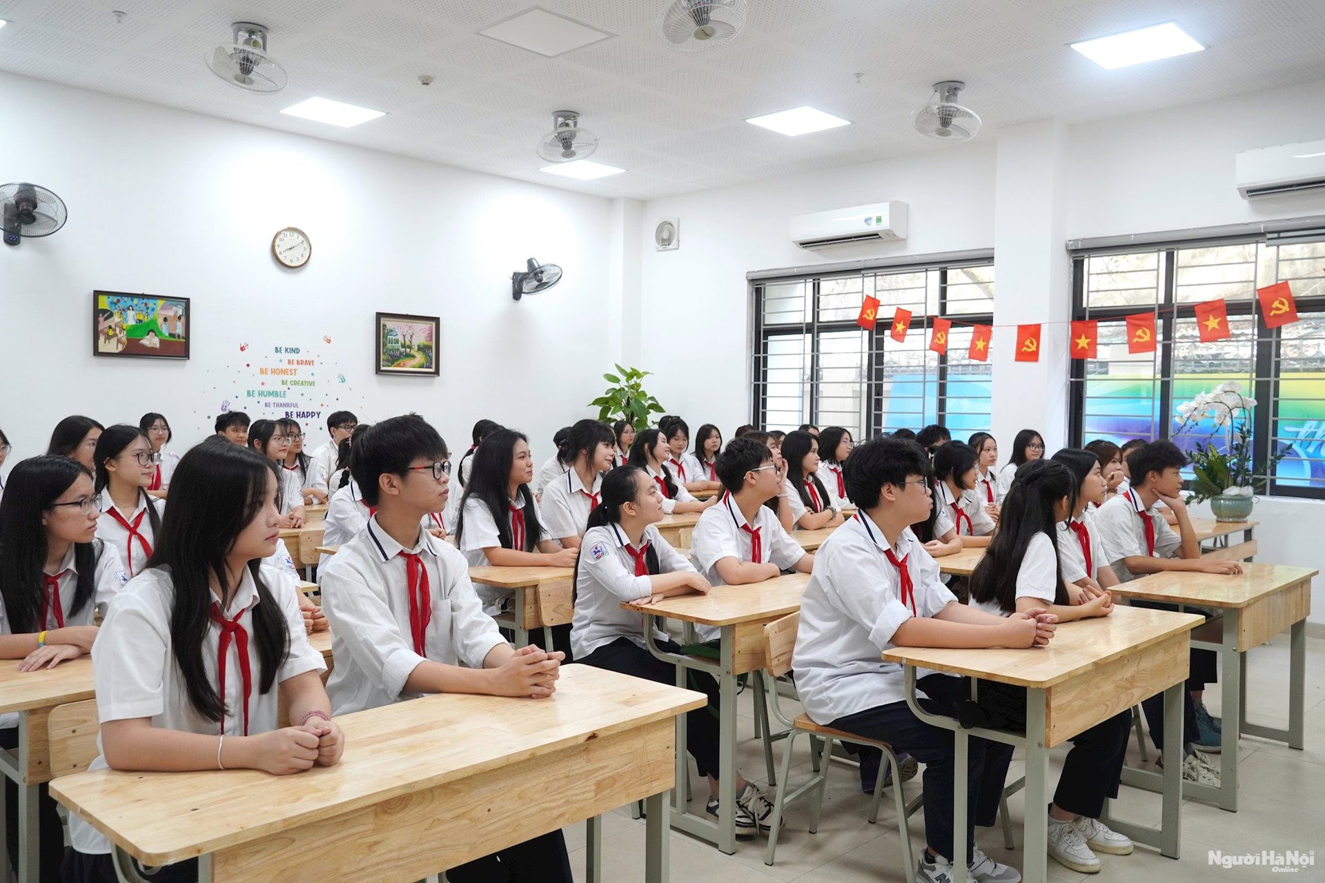 Học sinh H&agrave; Nội bước v&agrave;o giai đoạn nước r&uacute;t &ocirc;n thi lớp 10- Ảnh 2.