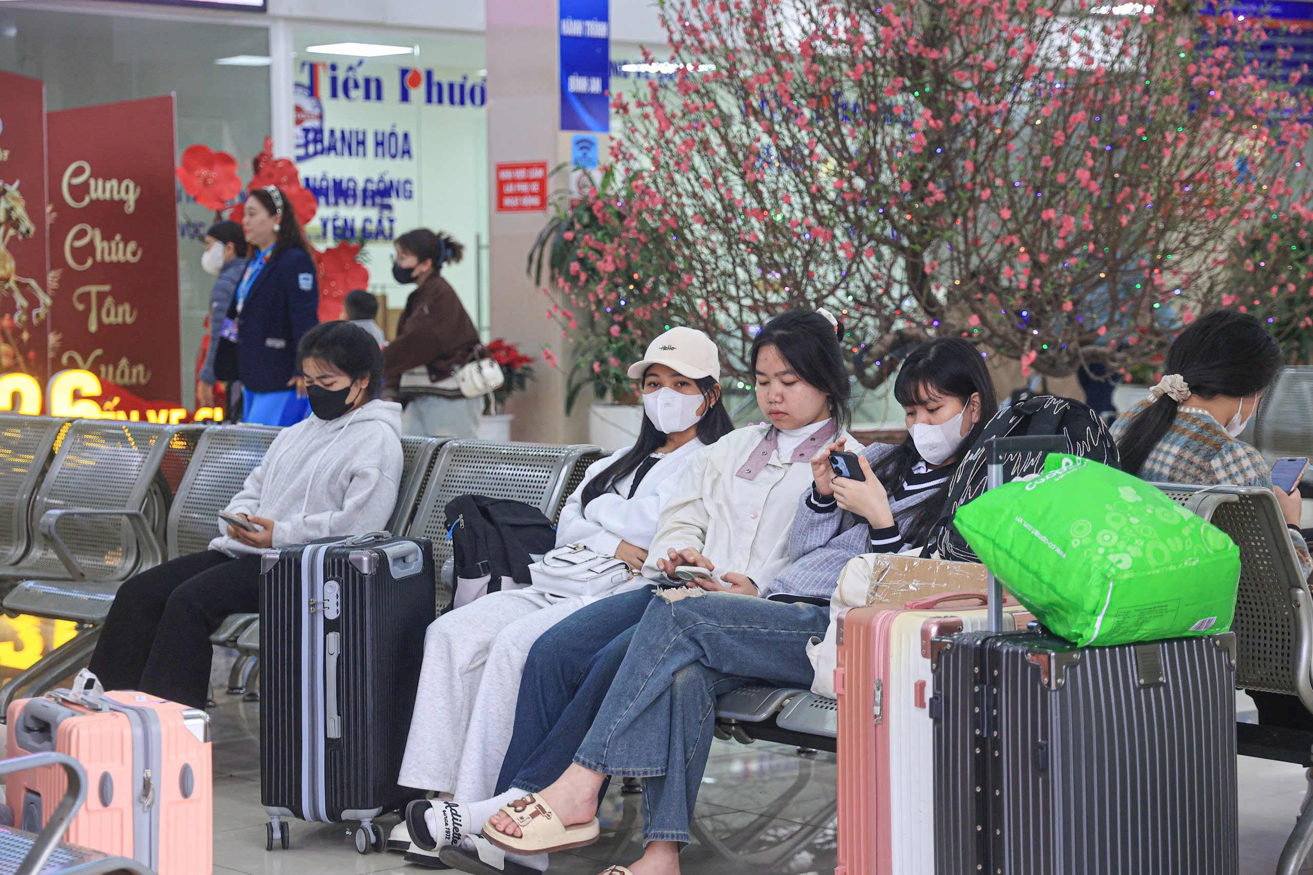 H&agrave; Nội chiều 26 Tết, phố thưa dần&hellip; bến xe đ&ocirc;ng như hội- Ảnh 7.