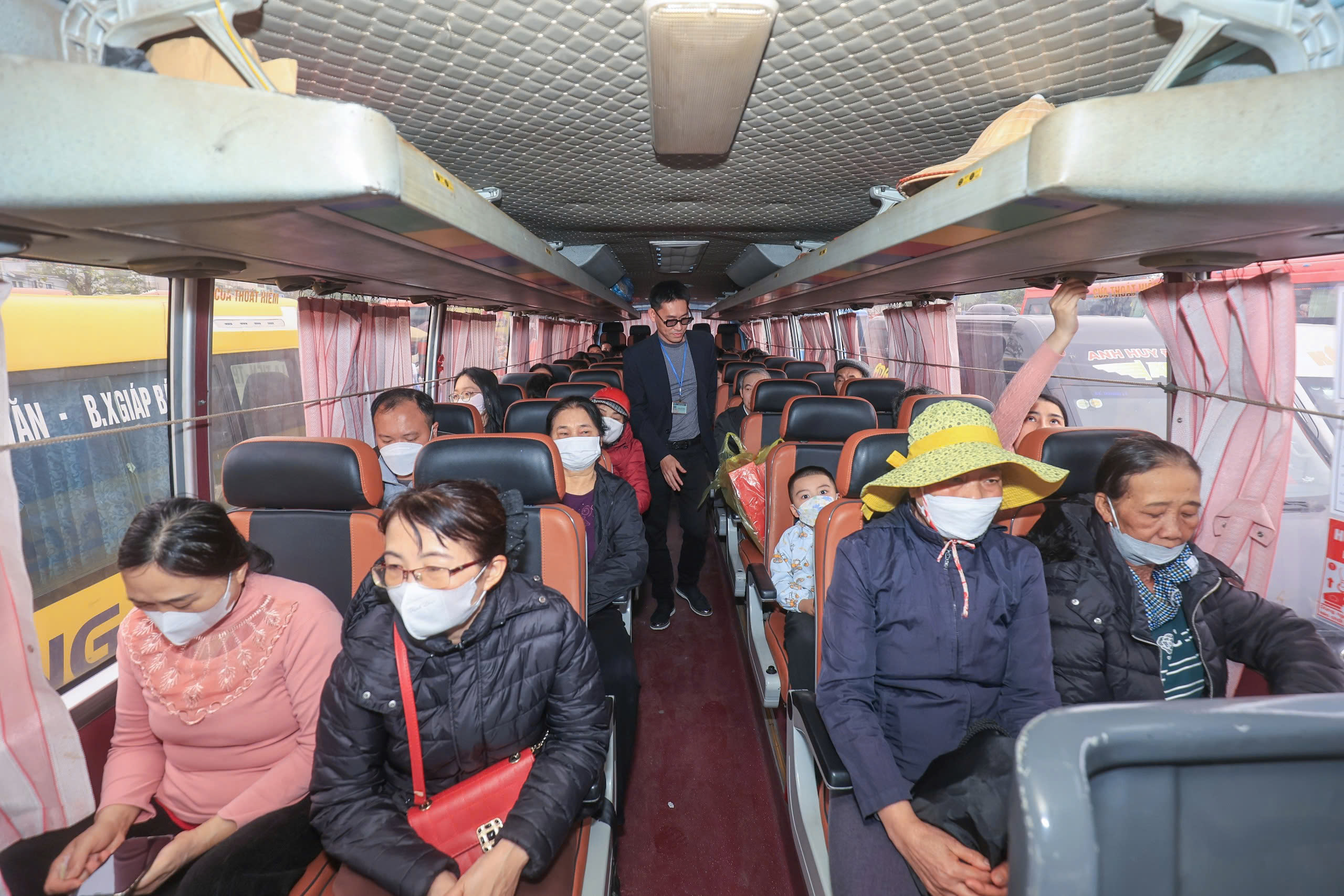 H&agrave; Nội chiều 26 Tết, phố thưa dần&hellip; bến xe đ&ocirc;ng như hội- Ảnh 5.