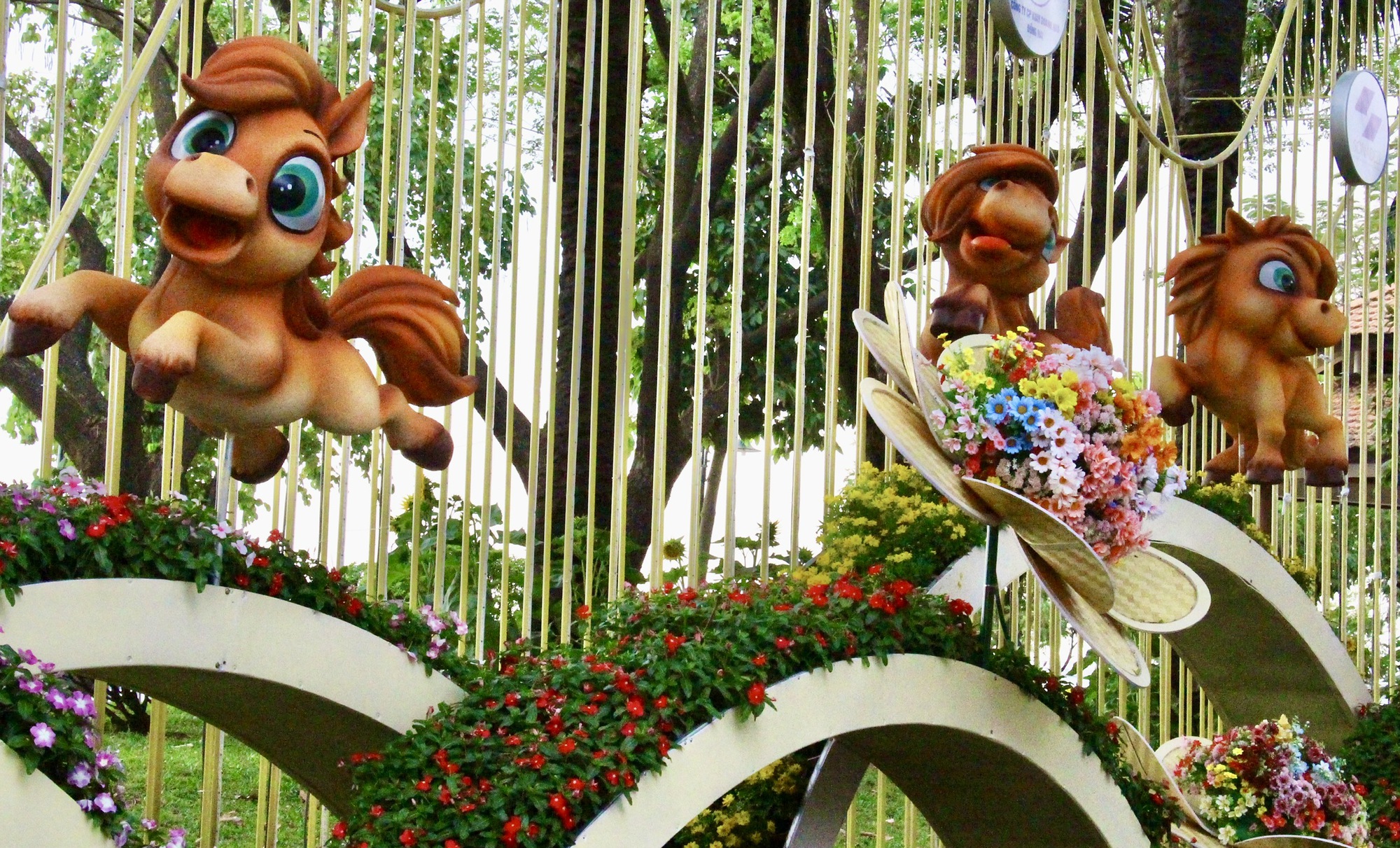 Đường hoa ven s&ocirc;ng Đồng Nai rực rỡ sắc Xu&acirc;n, điểm check-in Tết- Ảnh 9.