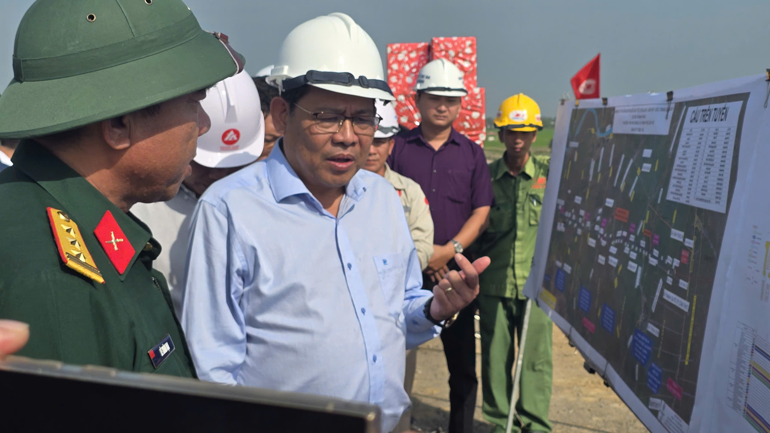 Thi c&ocirc;ng xuy&ecirc;n Tết, bảo đảm tiến độ cao tốc Ch&acirc;u Đốc - Cần Thơ - S&oacute;c Trăng- Ảnh 2.